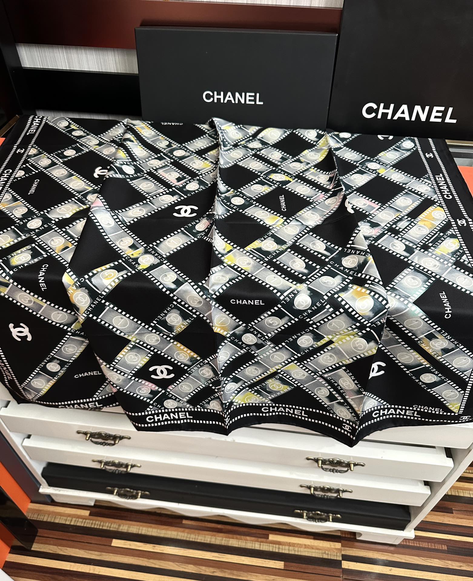  。𝐂𝐡𝐚𝐧𝐞𝐥 高品质【双面同色 电影胶卷🎞️】18姆米 原单品质庆祝今年第一款一眼心动的系列玫瑰突破