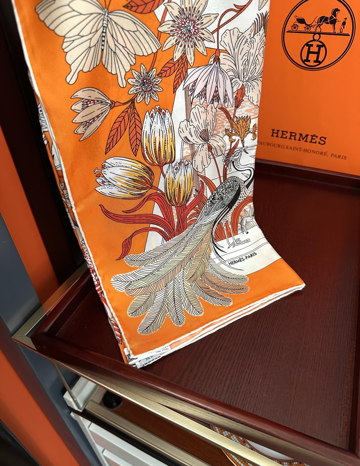 高版本。HERMES 【珍奇乐园】太阳精致卷边嘴唇品质感很显好得意好搭到上瘾的丝巾色带着不显山不露水的简