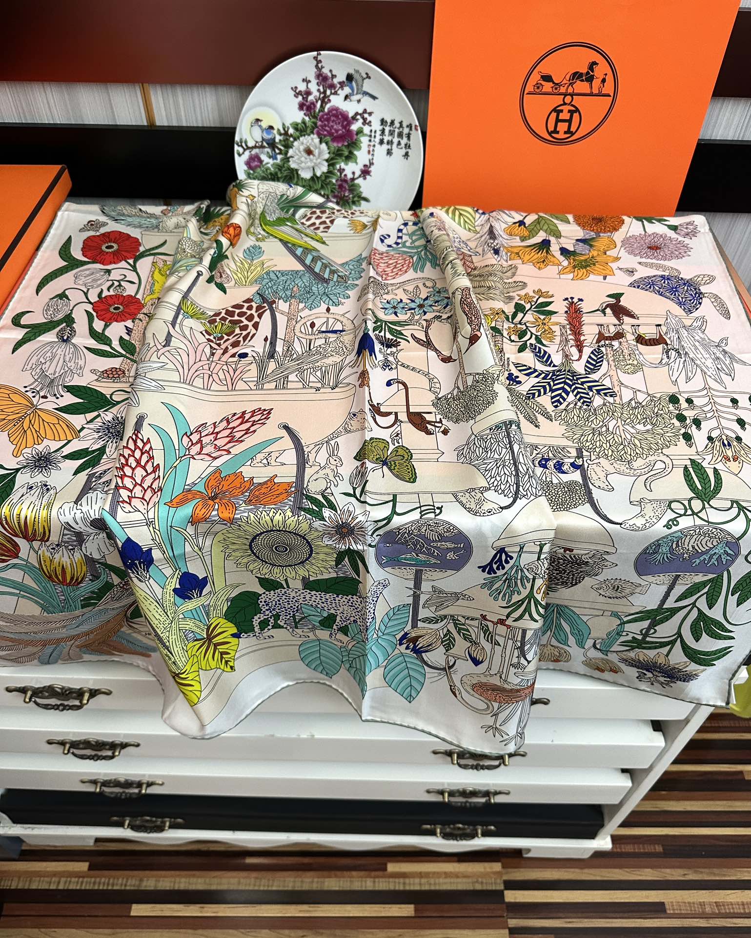 高版本。HERMES 【珍奇乐园】太阳精致卷边嘴唇品质感很显好得意好搭到上瘾的丝巾色带着不显山不露水的简