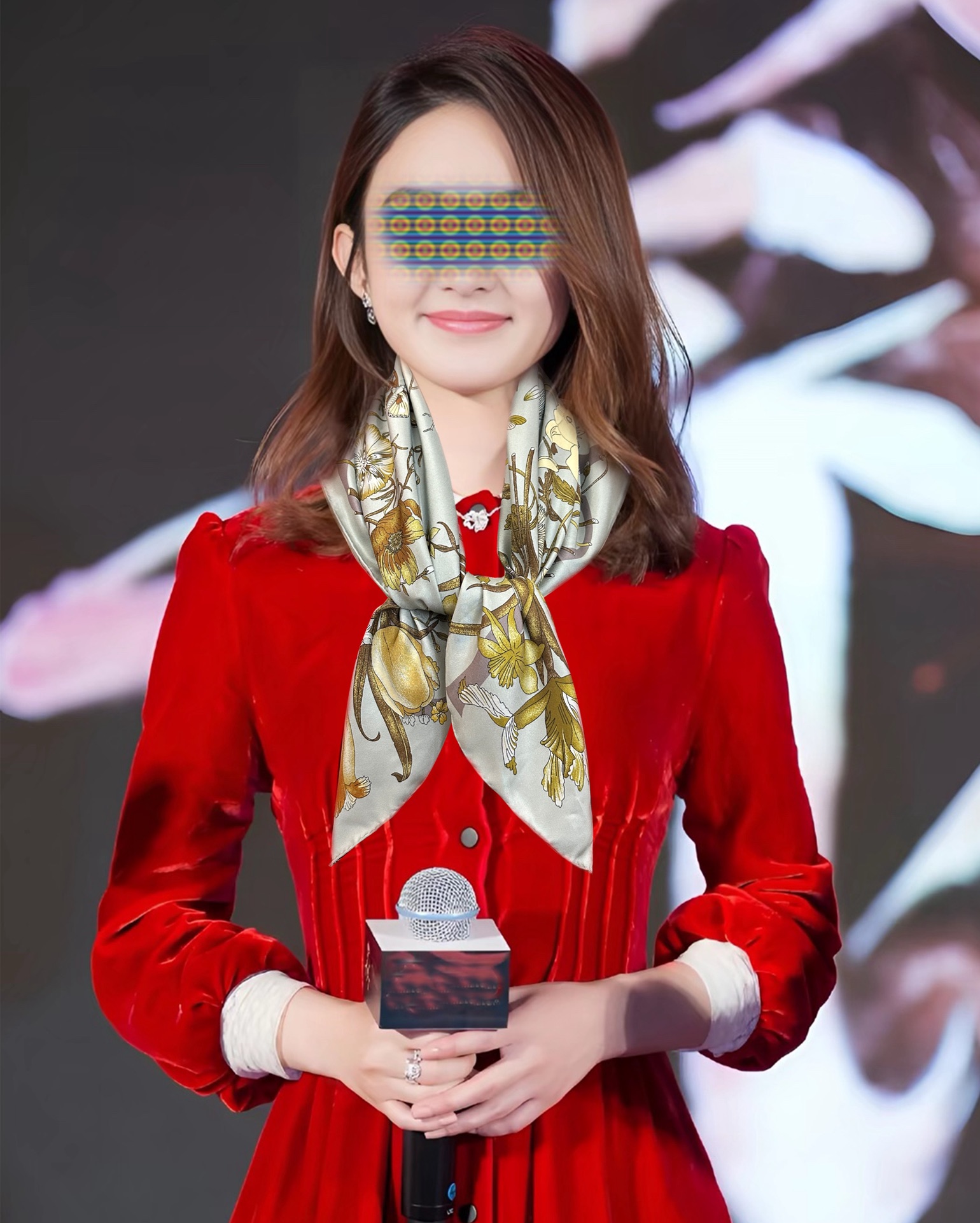  。新款 古奇《花卉丝巾》斜纹真丝 精致手工卷边庆祝光泽柔滑且垂感极佳得意以典雅的蓝色为基调嘴唇将品牌标