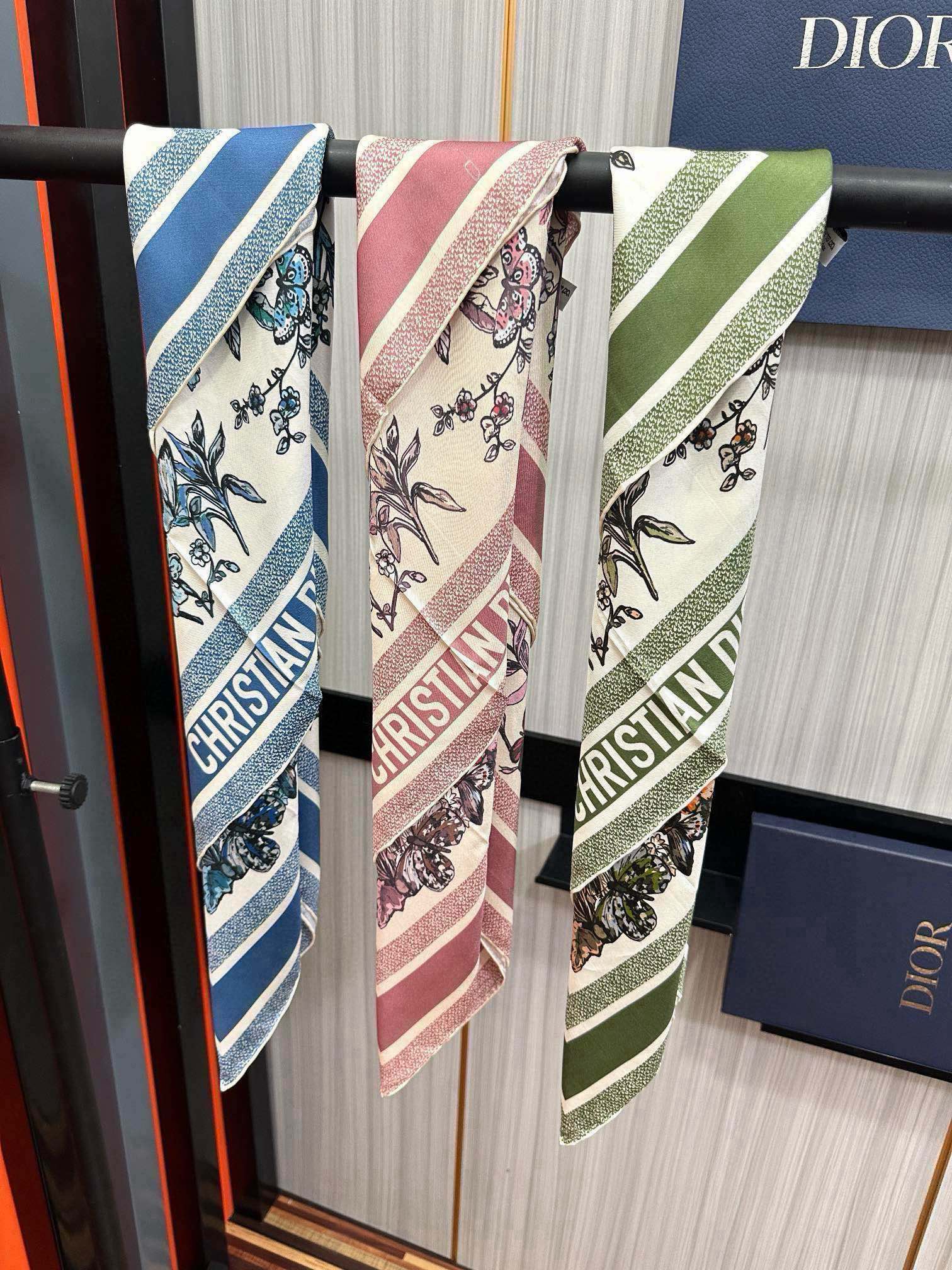 。 迪澳2025春夏季新款，太美了玫瑰买到都说好👍下手一定要快高端 大爱❤️女人尤物 货极少 四季都可以