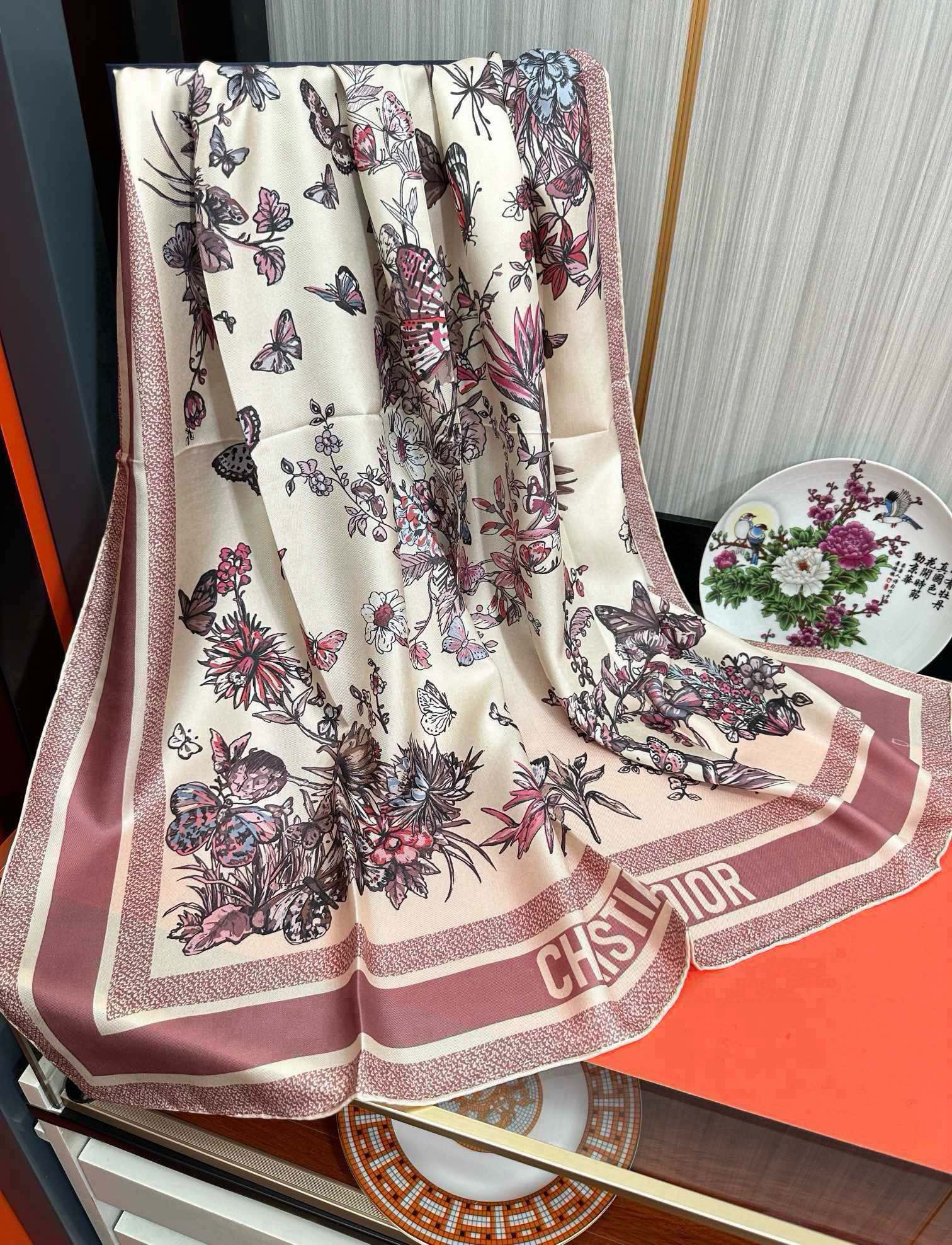 。 迪澳2025春夏季新款，太美了玫瑰买到都说好👍下手一定要快高端 大爱❤️女人尤物 货极少 四季都可以