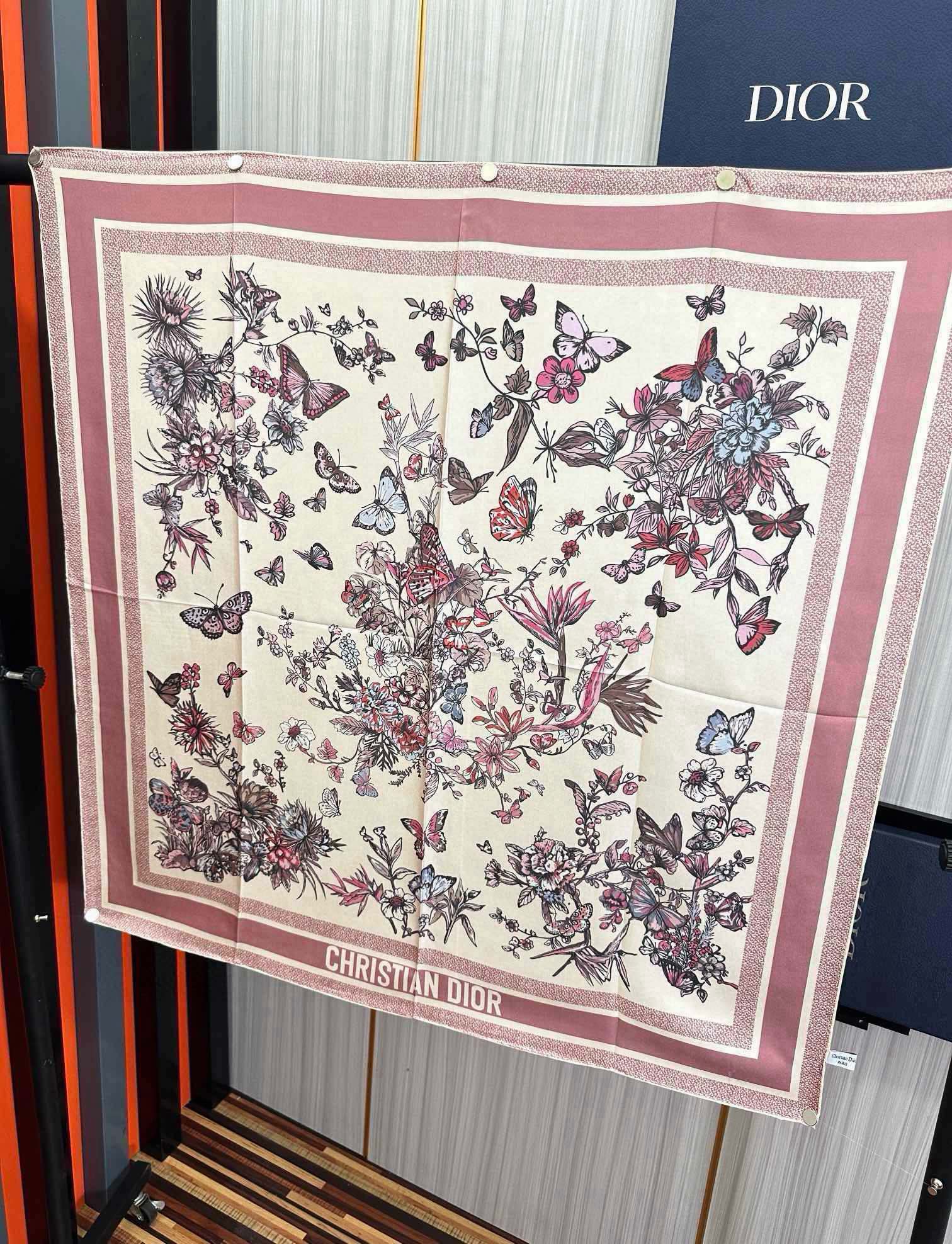 。 迪澳2025春夏季新款，太美了玫瑰买到都说好👍下手一定要快高端 大爱❤️女人尤物 货极少 四季都可以