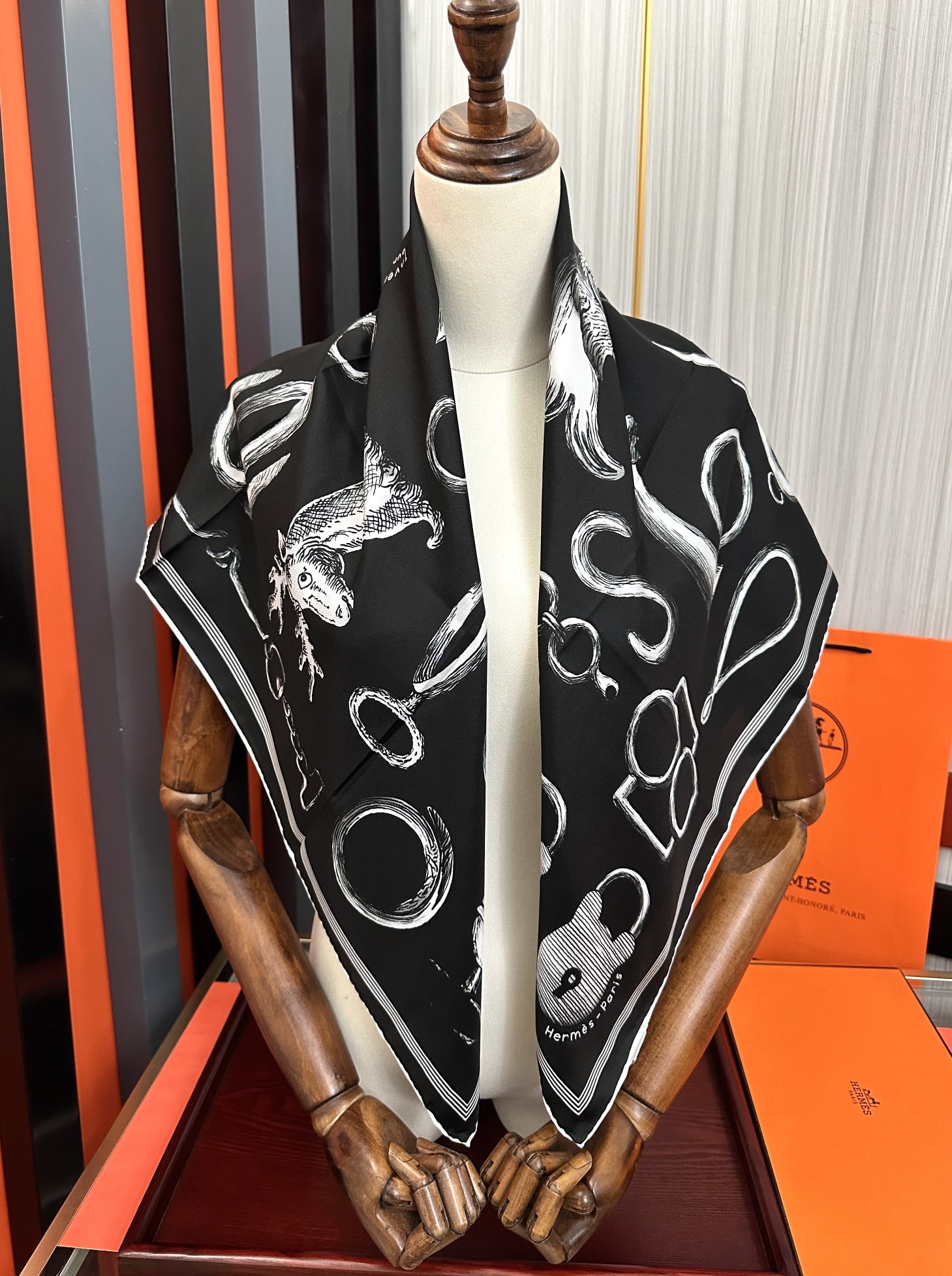 🆕高品质2025爱马仕最新款 官网同步 太阳精致卷边嘴唇太美了品质感很显好得意好搭到上瘾的丝巾色带着不显