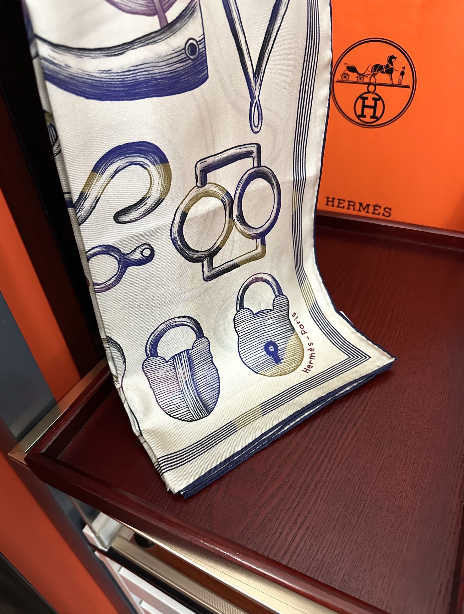 🆕高品质2025爱马仕最新款 官网同步 太阳精致卷边嘴唇太美了品质感很显好得意好搭到上瘾的丝巾色带着不显