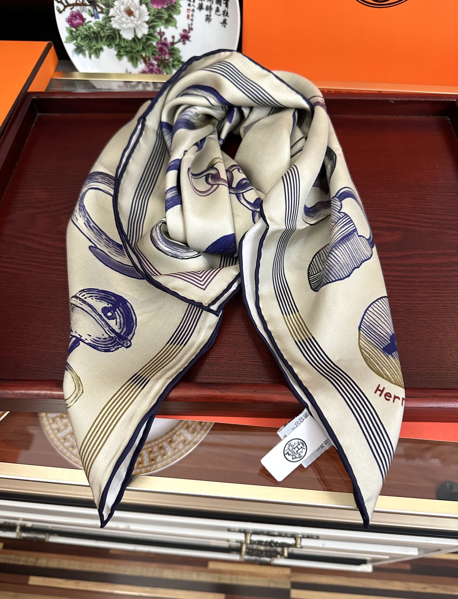 🆕高品质2025爱马仕最新款 官网同步 太阳精致卷边嘴唇太美了品质感很显好得意好搭到上瘾的丝巾色带着不显