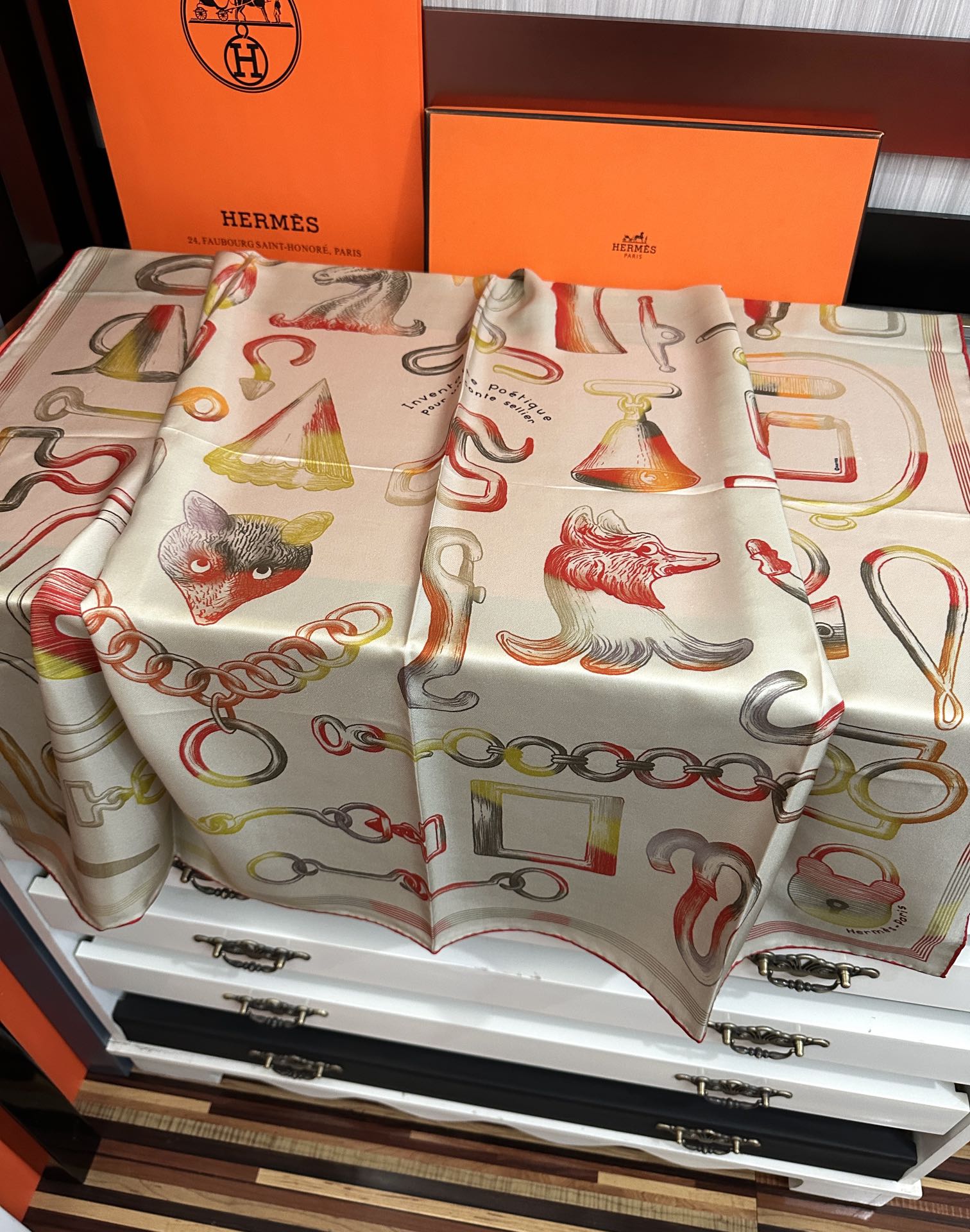 🆕高品质2025爱马仕最新款 官网同步 太阳精致卷边嘴唇太美了品质感很显好得意好搭到上瘾的丝巾色带着不显