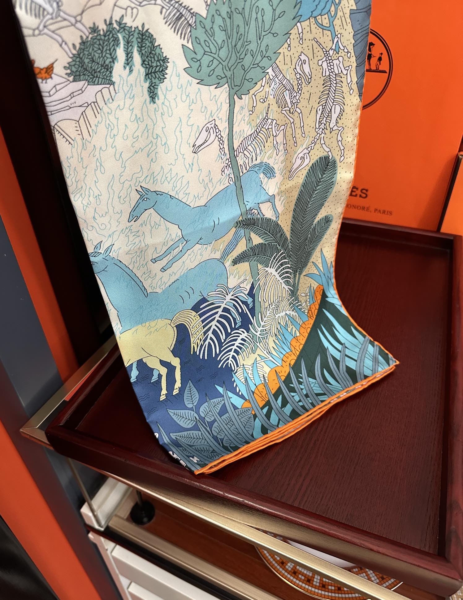 上新2025 。HERMES 重磅庆祝【大自然动物森林】方巾嘴唇精简时髦，品质感很显好得意好搭到上瘾的丝