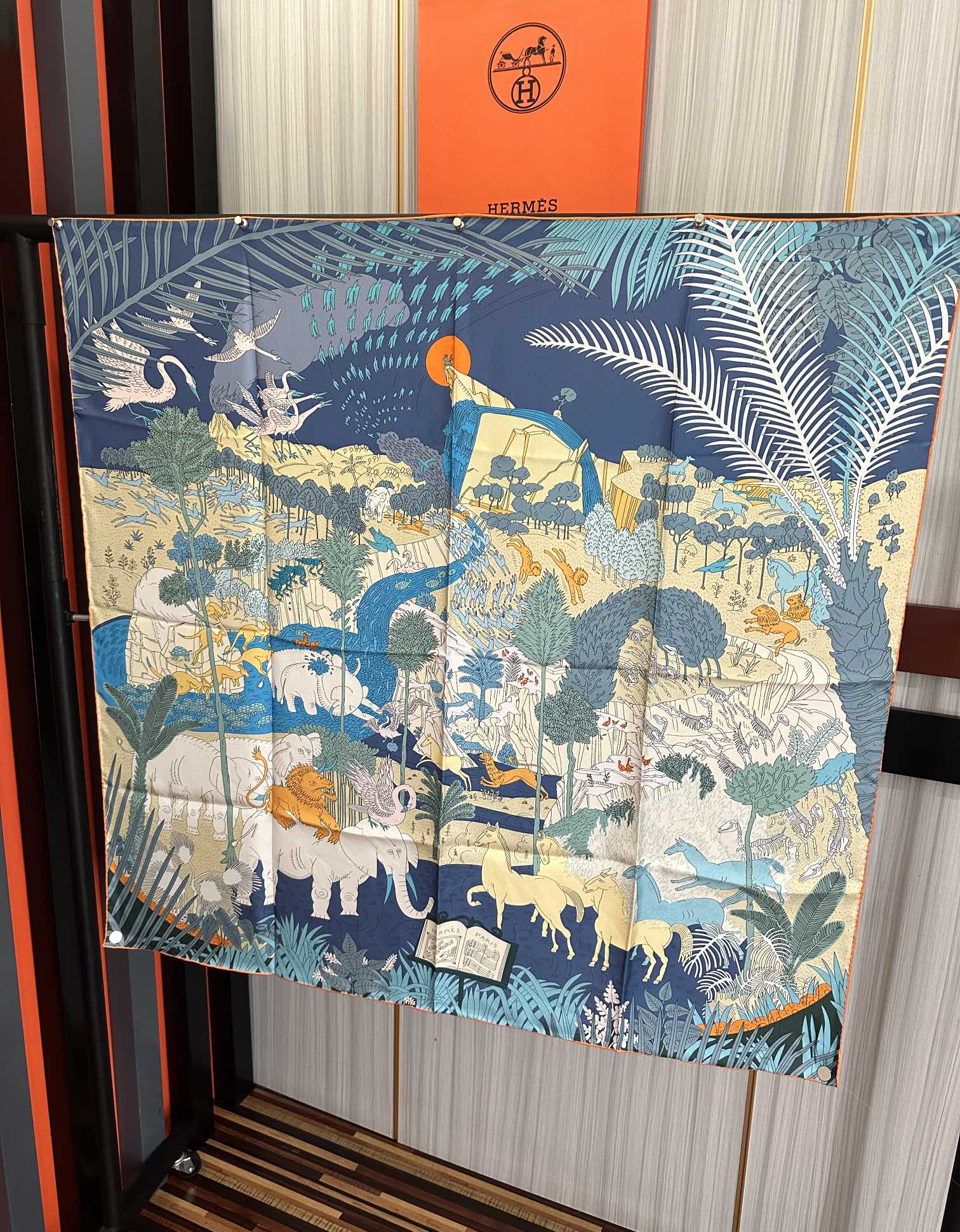 上新2025 。HERMES 重磅庆祝【大自然动物森林】方巾嘴唇精简时髦，品质感很显好得意好搭到上瘾的丝