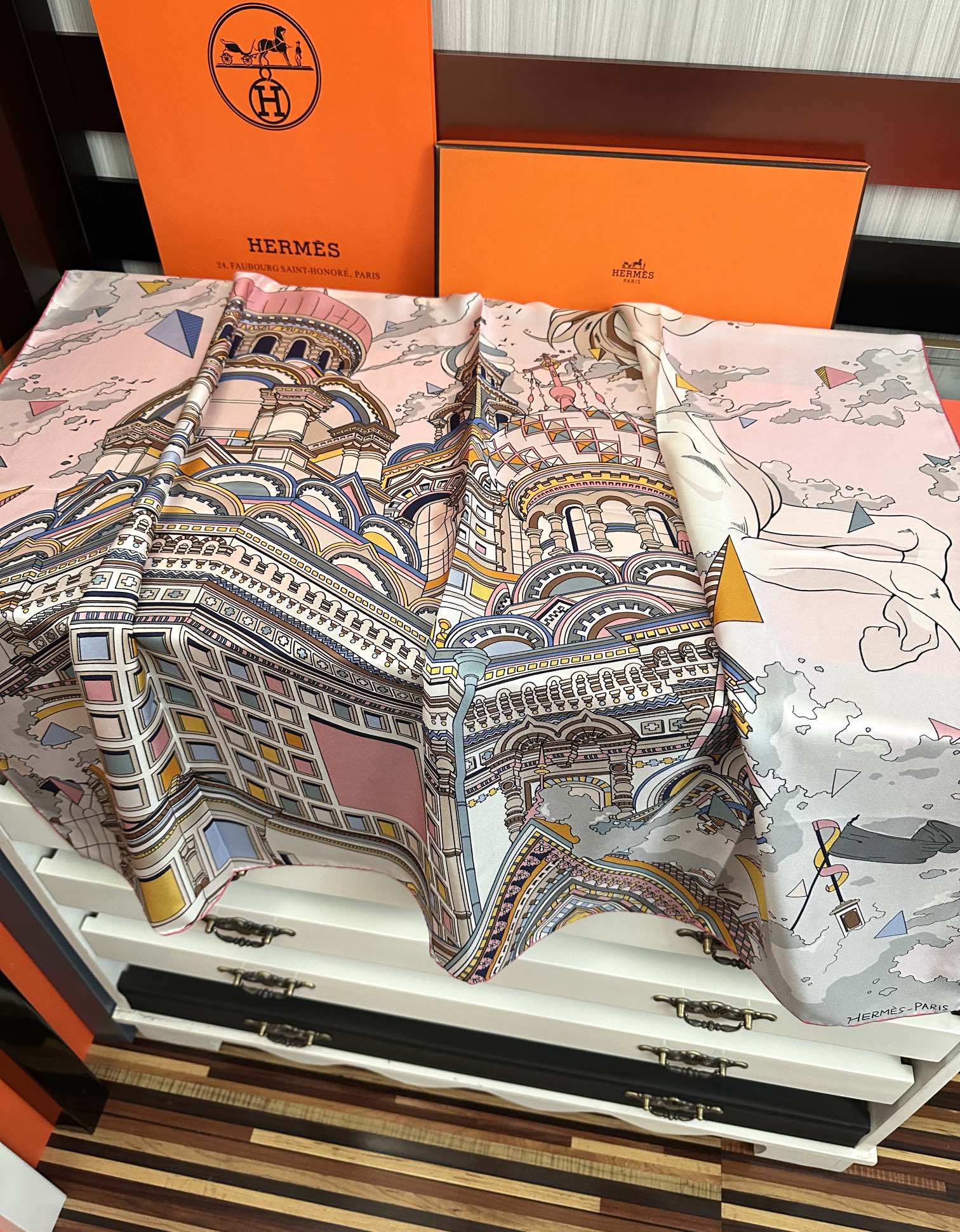 🆕高品质 爱马仕 2025新款太美了【骏马奔腾】精致手工卷边，买到都说好👍下手一定要快高端 大爱❤️女人