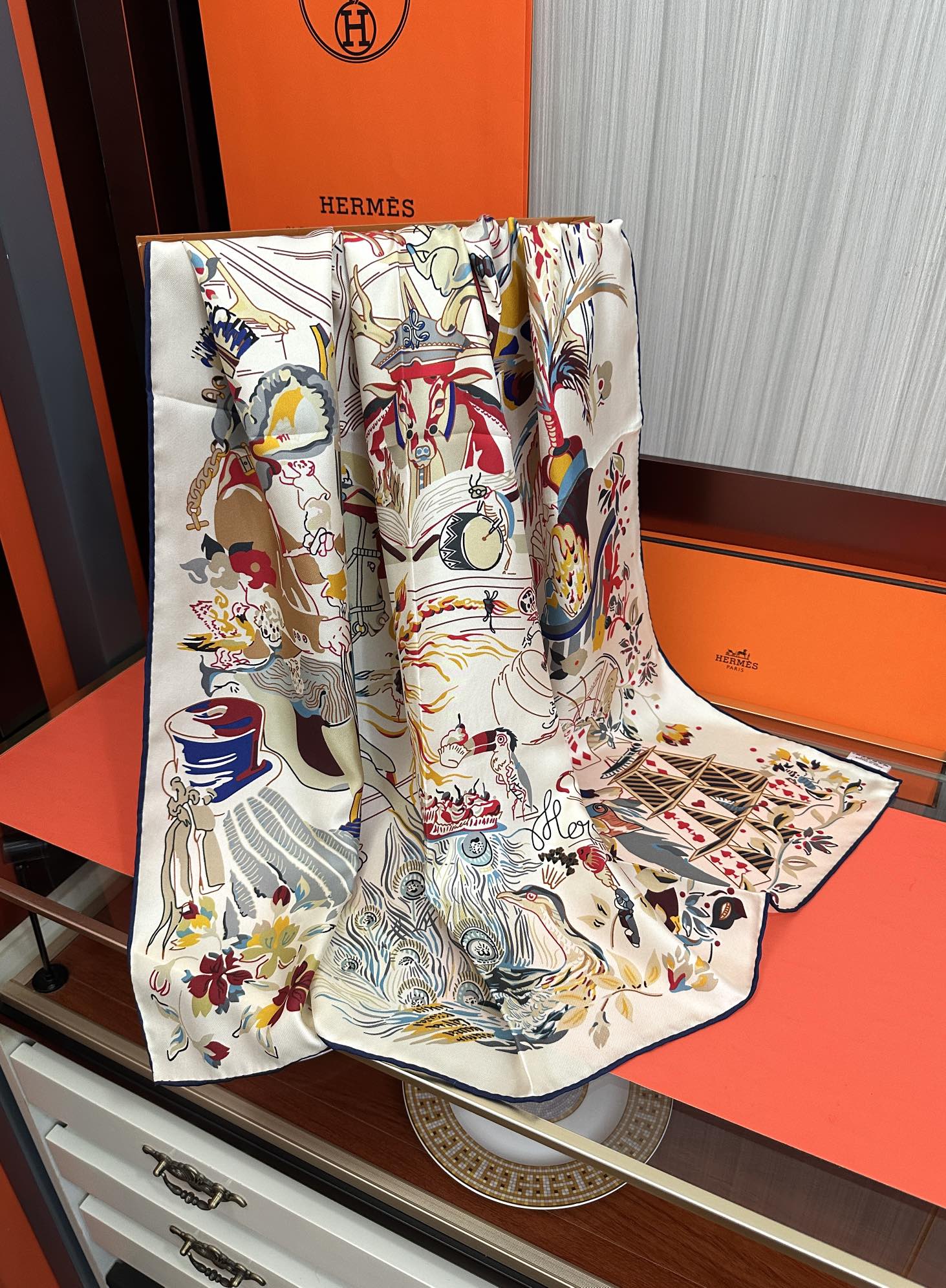 🆕高版本 爱马仕 官网同步【埃米尔奇幻之夜 】设计师：Virginie 夜幕降临在圣奥诺雷街（rue d