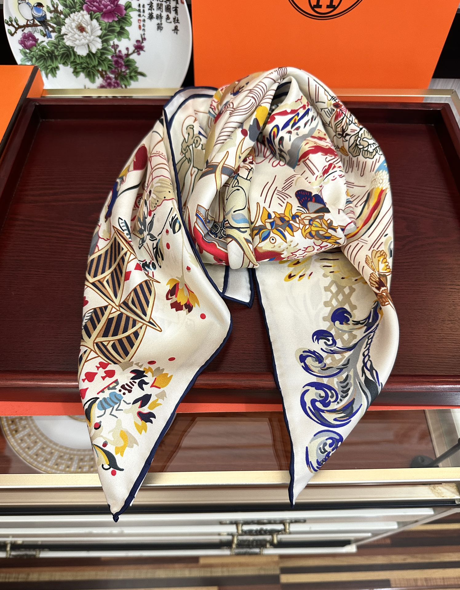 🆕高版本 爱马仕 官网同步【埃米尔奇幻之夜 】设计师：Virginie 夜幕降临在圣奥诺雷街（rue d