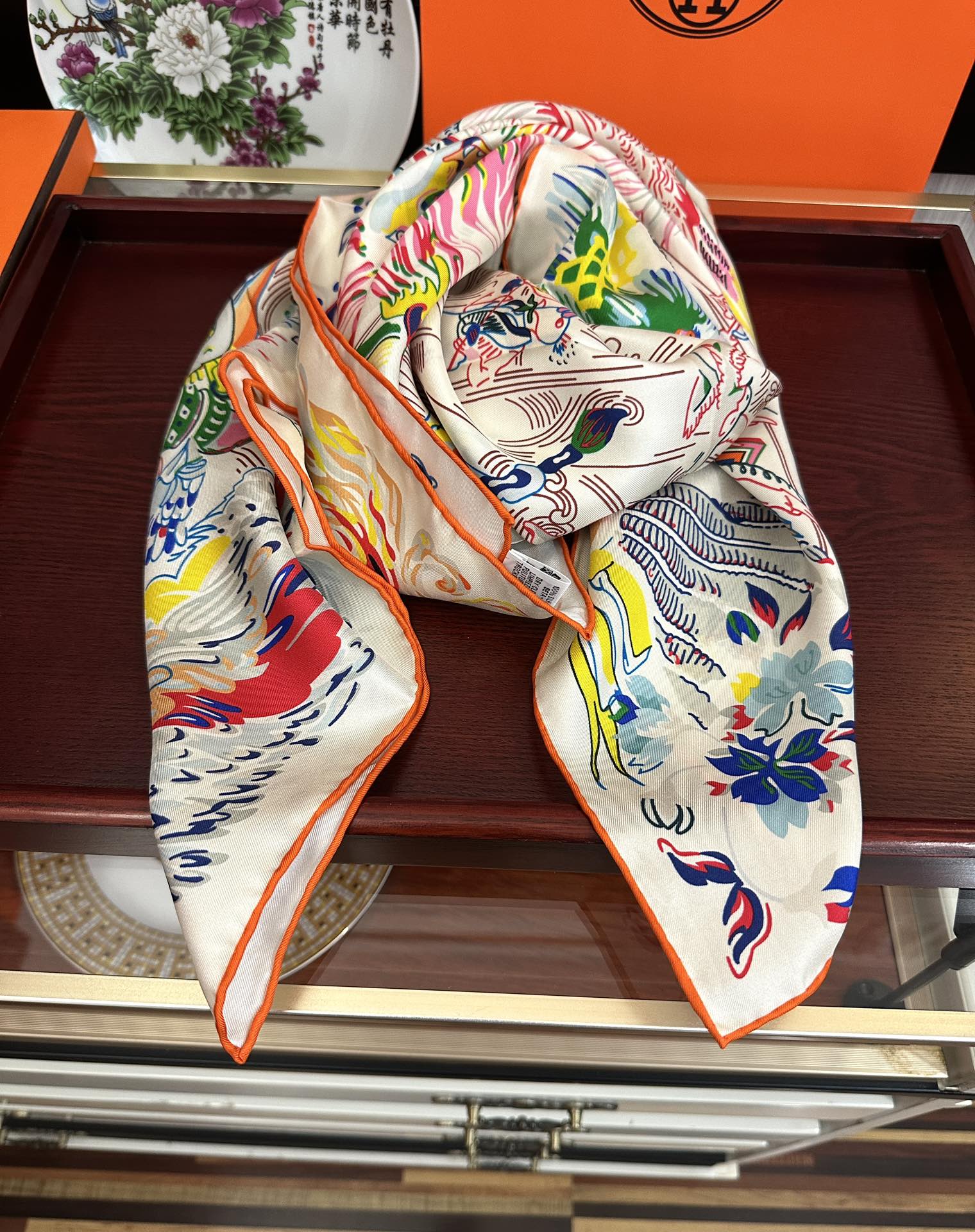 🆕高版本 爱马仕 官网同步【埃米尔奇幻之夜 】设计师：Virginie 夜幕降临在圣奥诺雷街（rue d