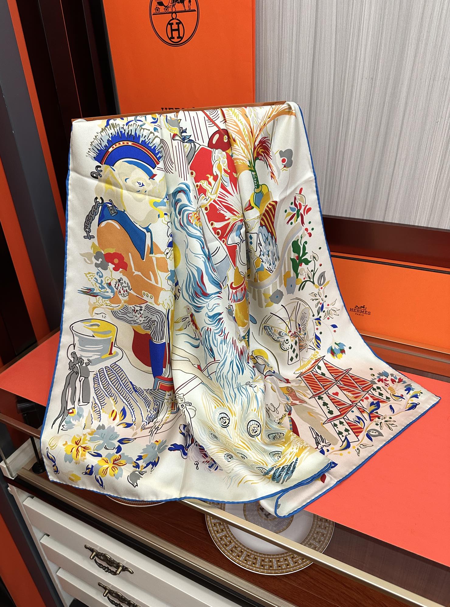 🆕高版本 爱马仕 官网同步【埃米尔奇幻之夜 】设计师：Virginie 夜幕降临在圣奥诺雷街（rue d