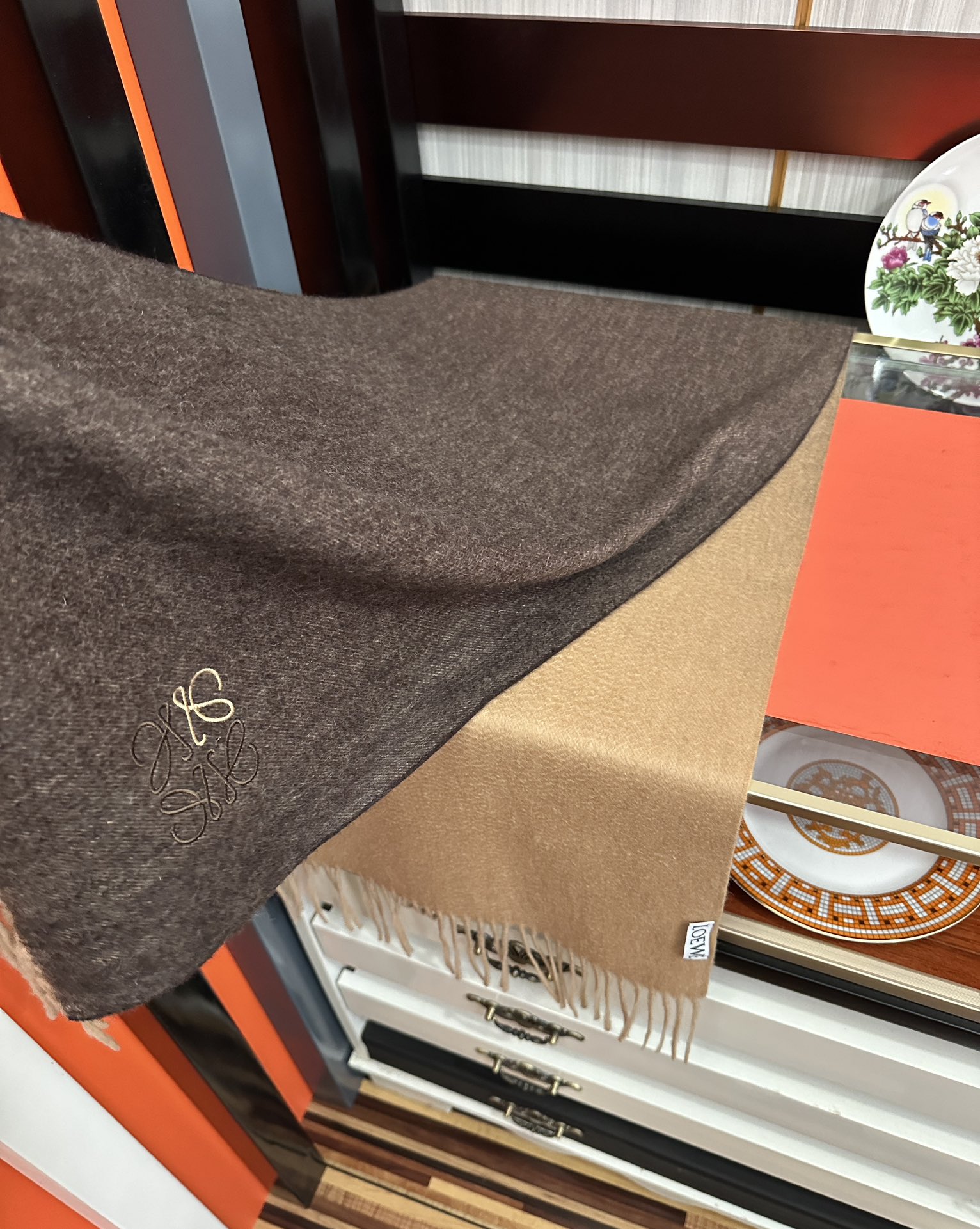 。 2010 新品，太美了，罗意威，采用内蒙古山羊绒，渐变系列，最新款男女通用情侣款👫重磅推荐💥 经典的