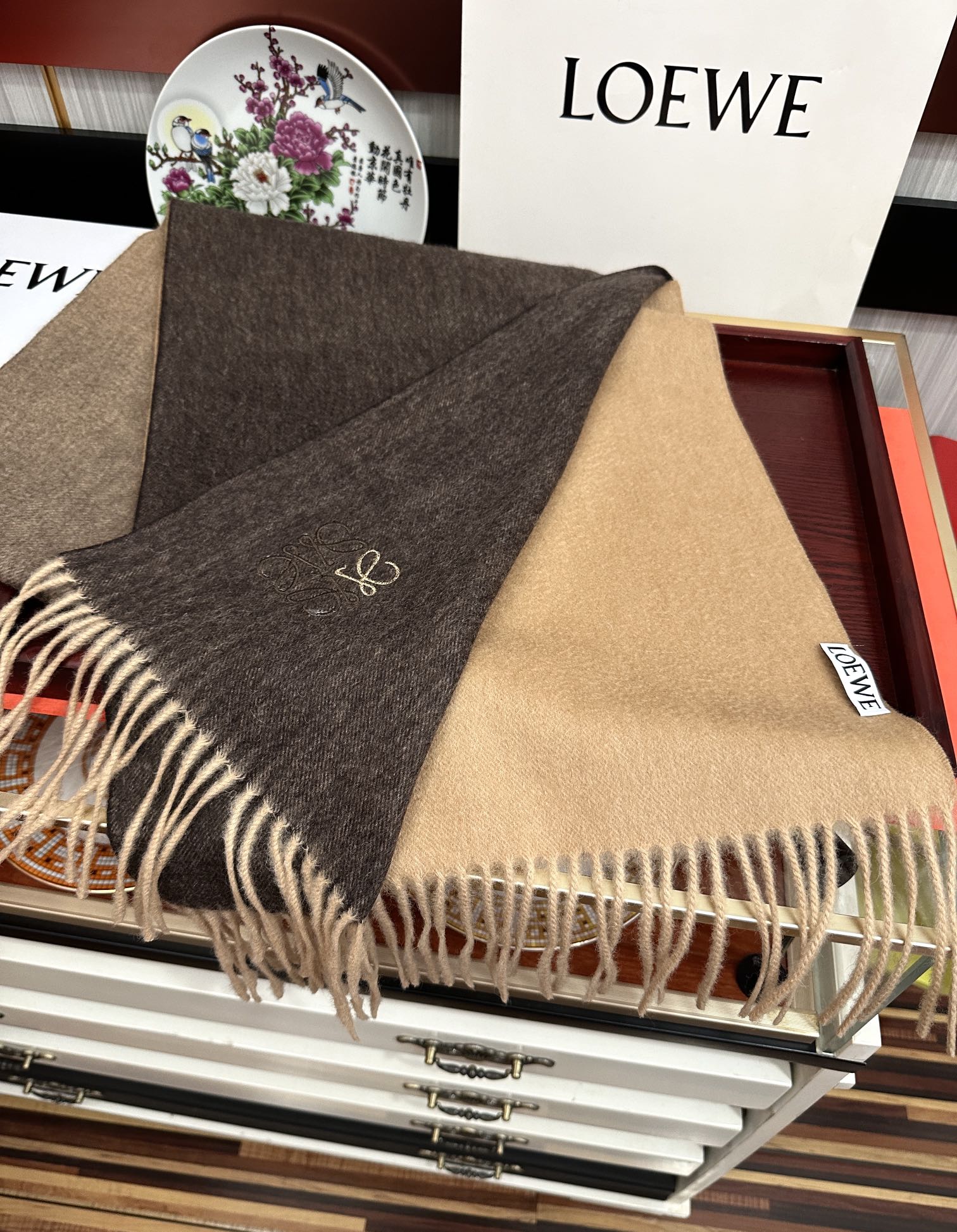 。 2010 新品，太美了，罗意威，采用内蒙古山羊绒，渐变系列，最新款男女通用情侣款👫重磅推荐💥 经典的