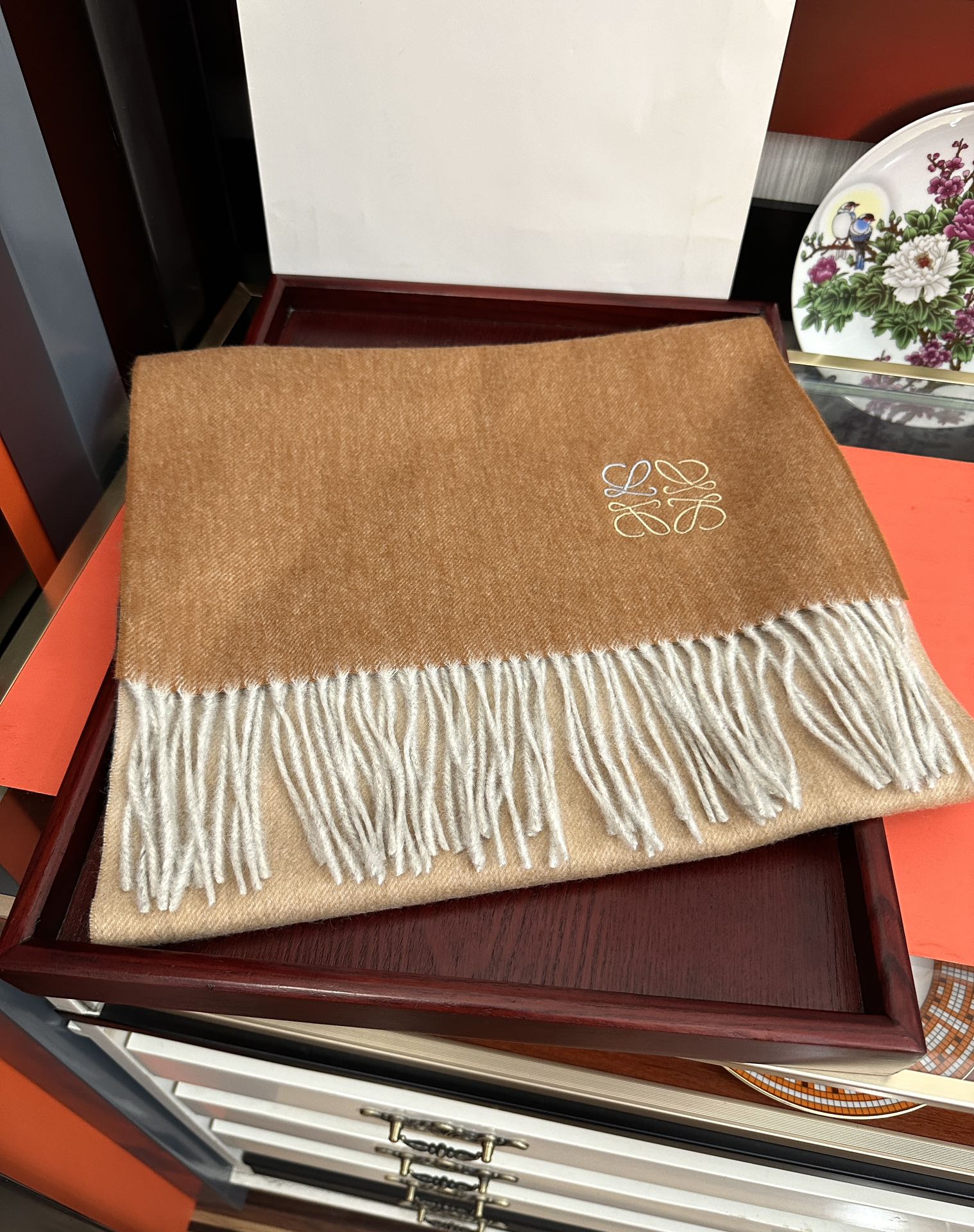 。 2010 新品，太美了，罗意威，采用内蒙古山羊绒，渐变系列，最新款男女通用情侣款👫重磅推荐💥 经典的