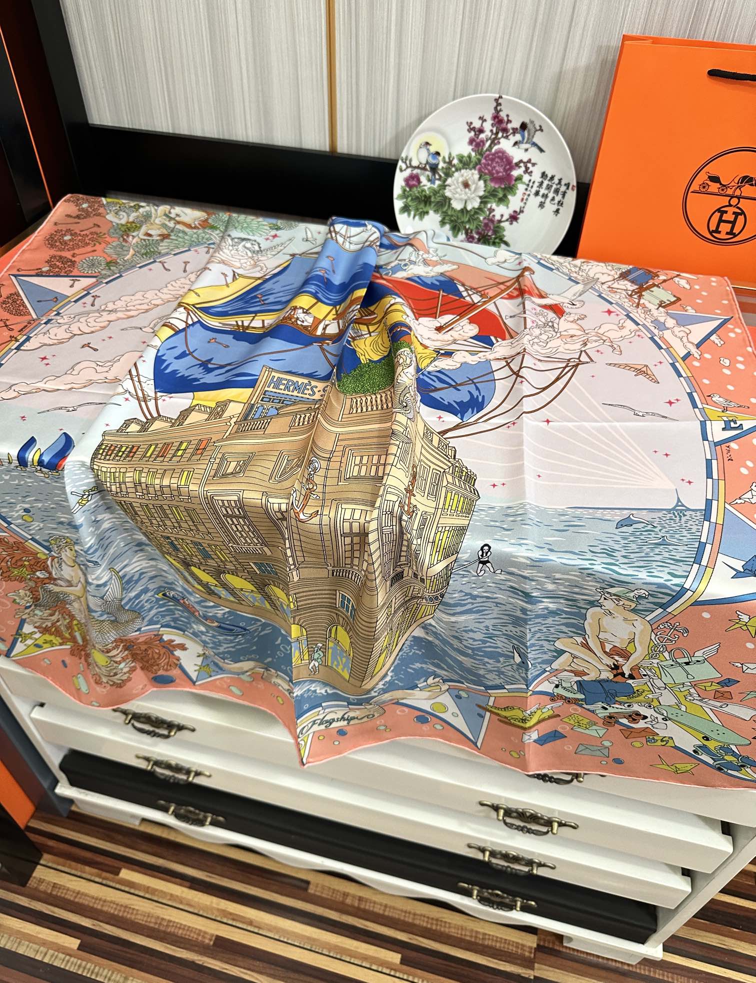 上新2025 。HERMES 重磅庆祝【爱马仕旗舰】方巾嘴唇精简时髦，品质感很显好得意好搭到上瘾的丝巾色