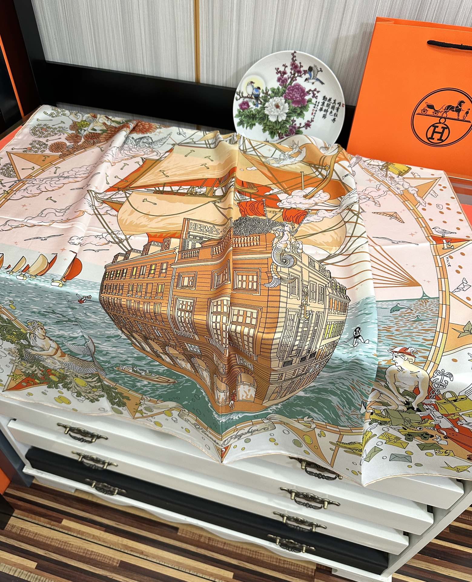 上新2025 。HERMES 重磅庆祝【爱马仕旗舰】方巾嘴唇精简时髦，品质感很显好得意好搭到上瘾的丝巾色