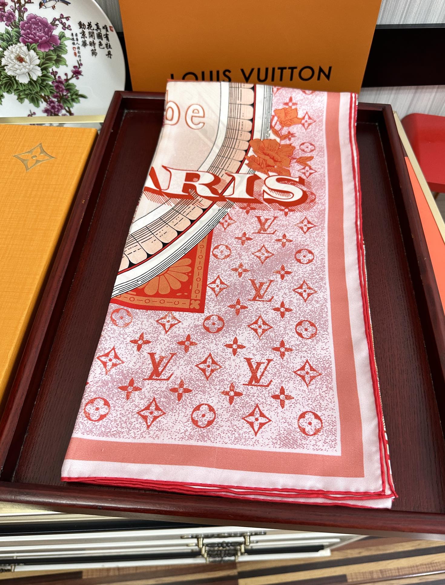 💖Lv家🌟2025【经典款式】真丝方巾👍【高端 大爱❤️女人尤物 】货极少 四季都可以用‼️真心美的让人