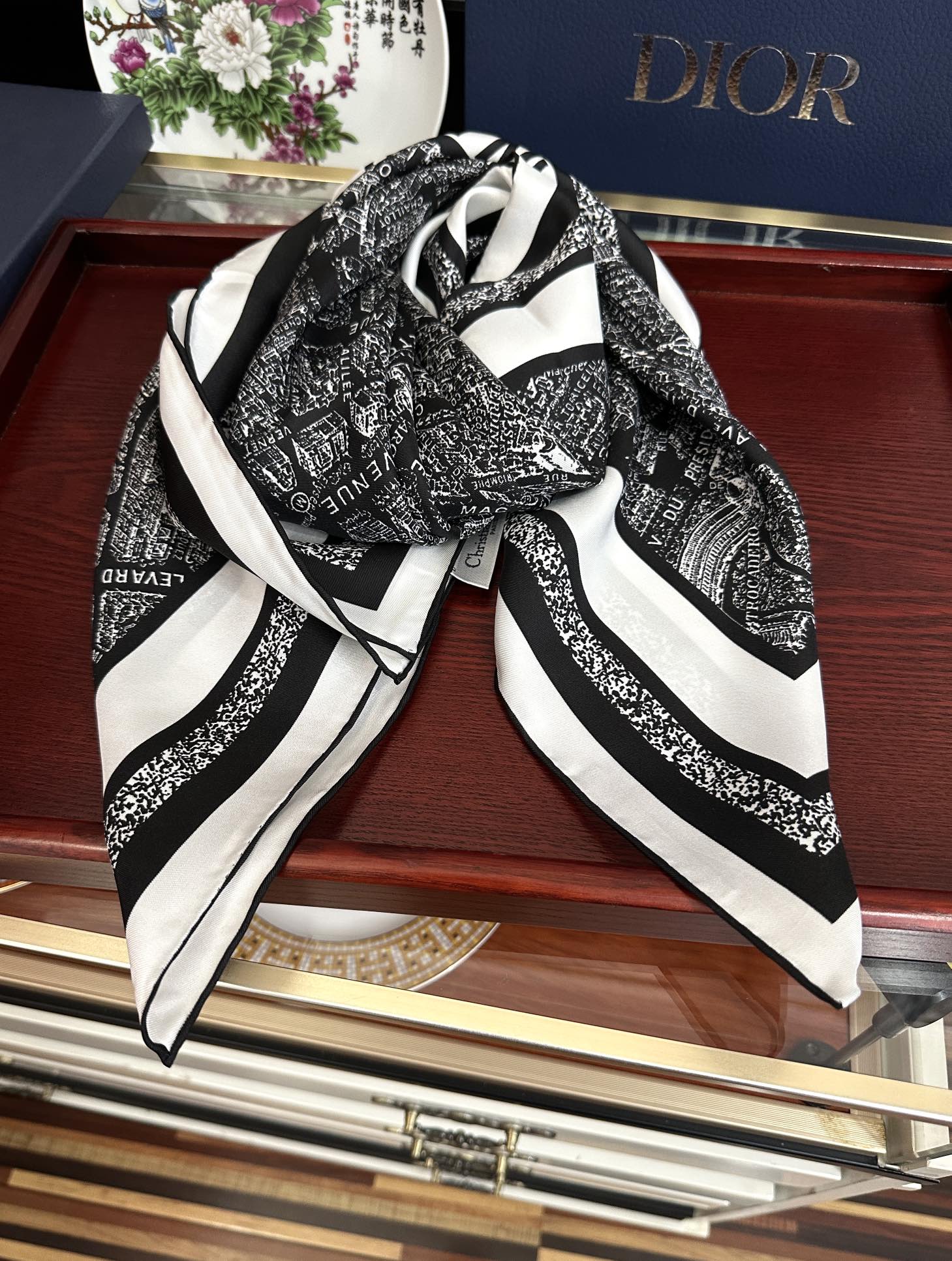 。新款 迪奥2025春夏季新款，【巴黎地图】太美了玫瑰买到都说好👍下手一定要快高端 大爱❤️女人尤物 货