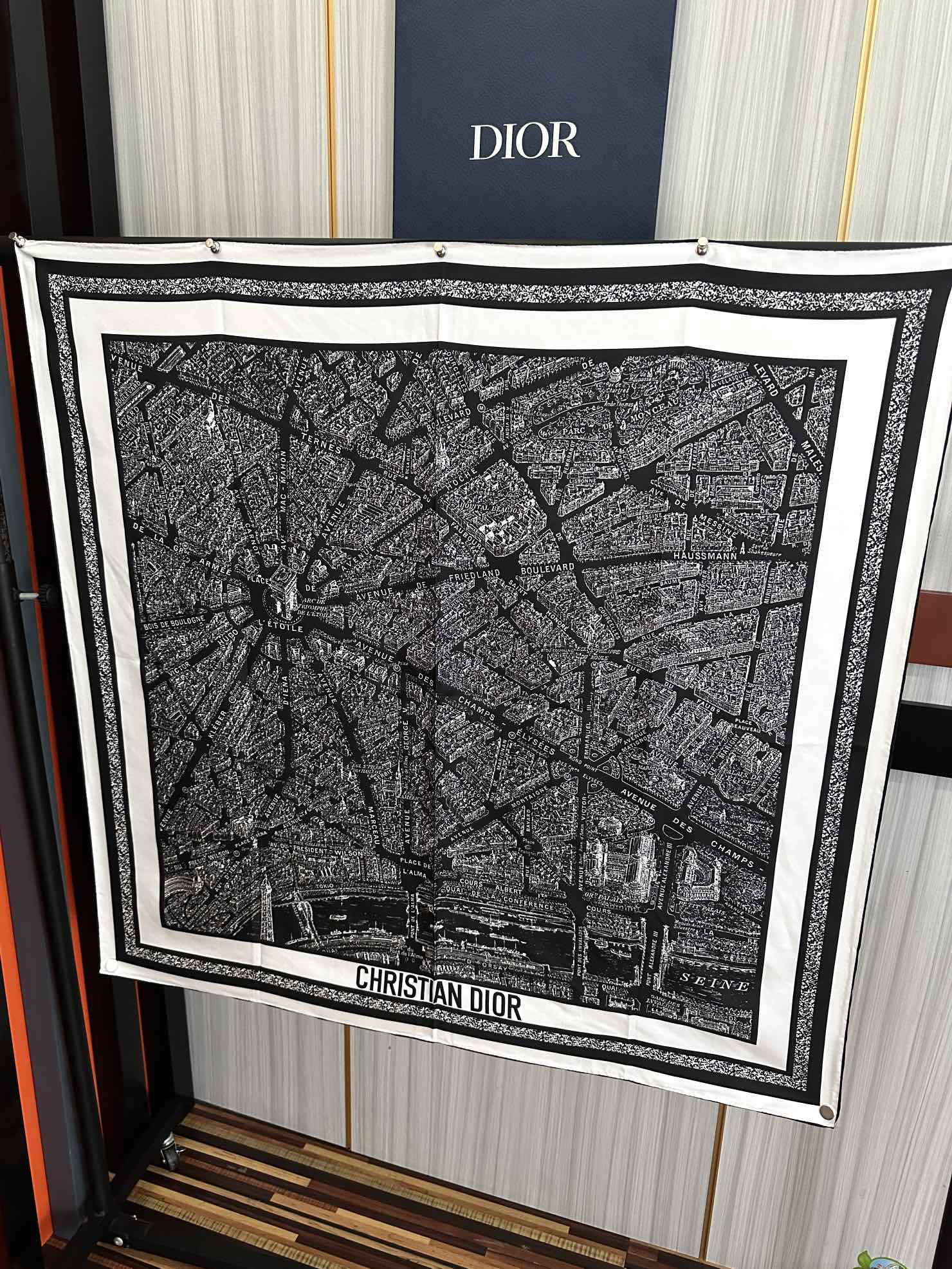 。新款 迪奥2025春夏季新款，【巴黎地图】太美了玫瑰买到都说好👍下手一定要快高端 大爱❤️女人尤物 货