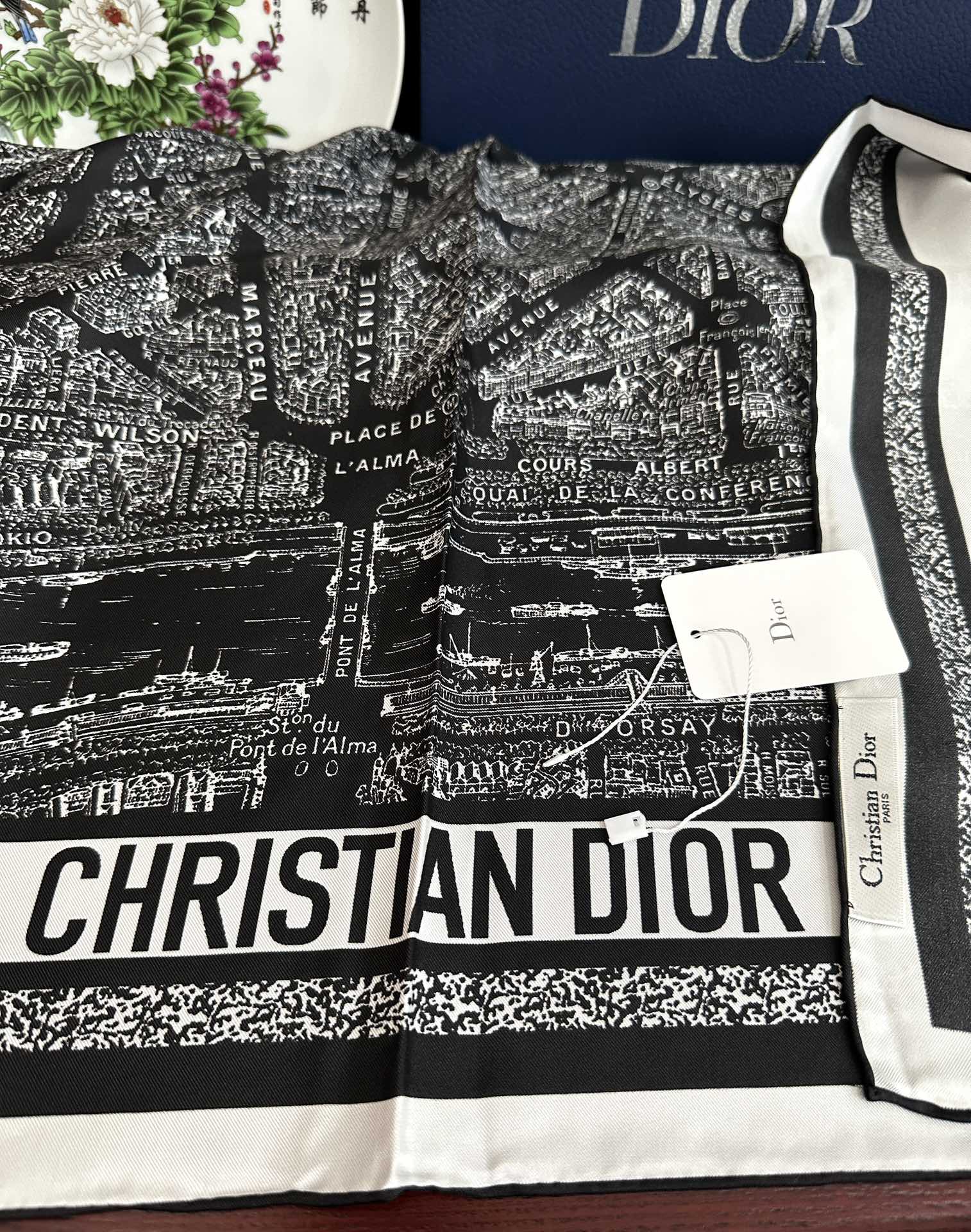 。新款 迪奥2025春夏季新款，【巴黎地图】太美了玫瑰买到都说好👍下手一定要快高端 大爱❤️女人尤物 货