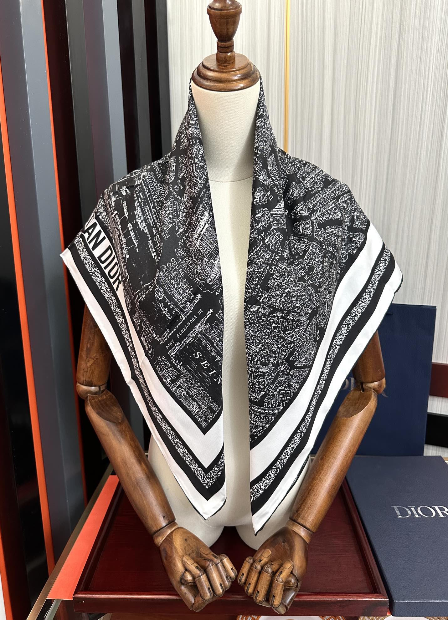 。新款 迪奥2025春夏季新款，【巴黎地图】太美了玫瑰买到都说好👍下手一定要快高端 大爱❤️女人尤物 货