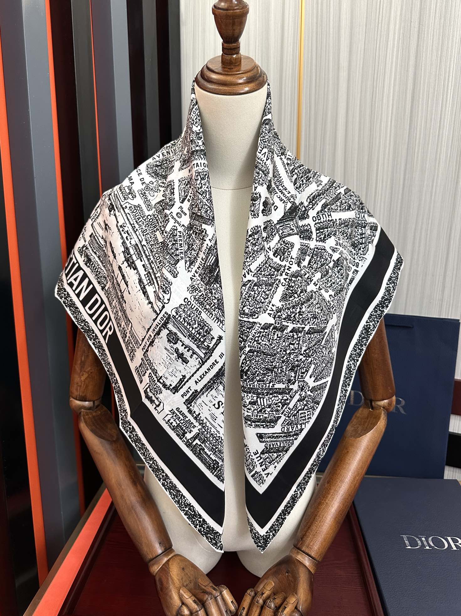 。新款 迪奥2025春夏季新款，【巴黎地图】太美了玫瑰买到都说好👍下手一定要快高端 大爱❤️女人尤物 货