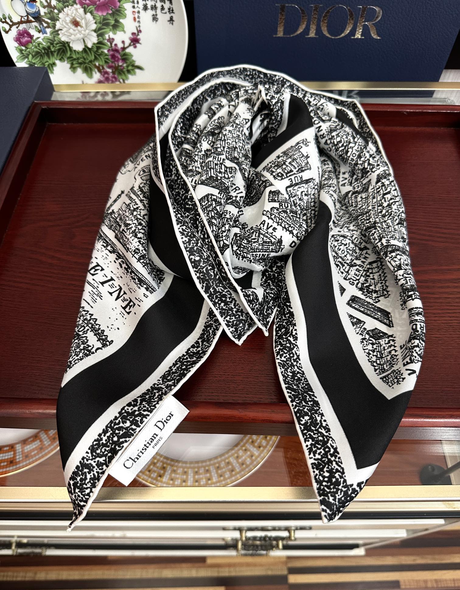 。新款 迪奥2025春夏季新款，【巴黎地图】太美了玫瑰买到都说好👍下手一定要快高端 大爱❤️女人尤物 货