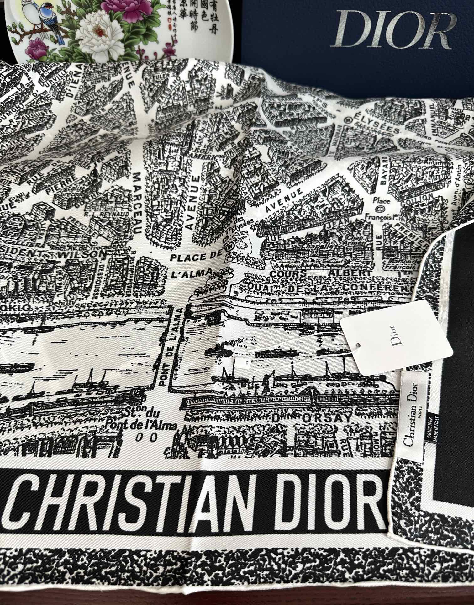。新款 迪奥2025春夏季新款，【巴黎地图】太美了玫瑰买到都说好👍下手一定要快高端 大爱❤️女人尤物 货