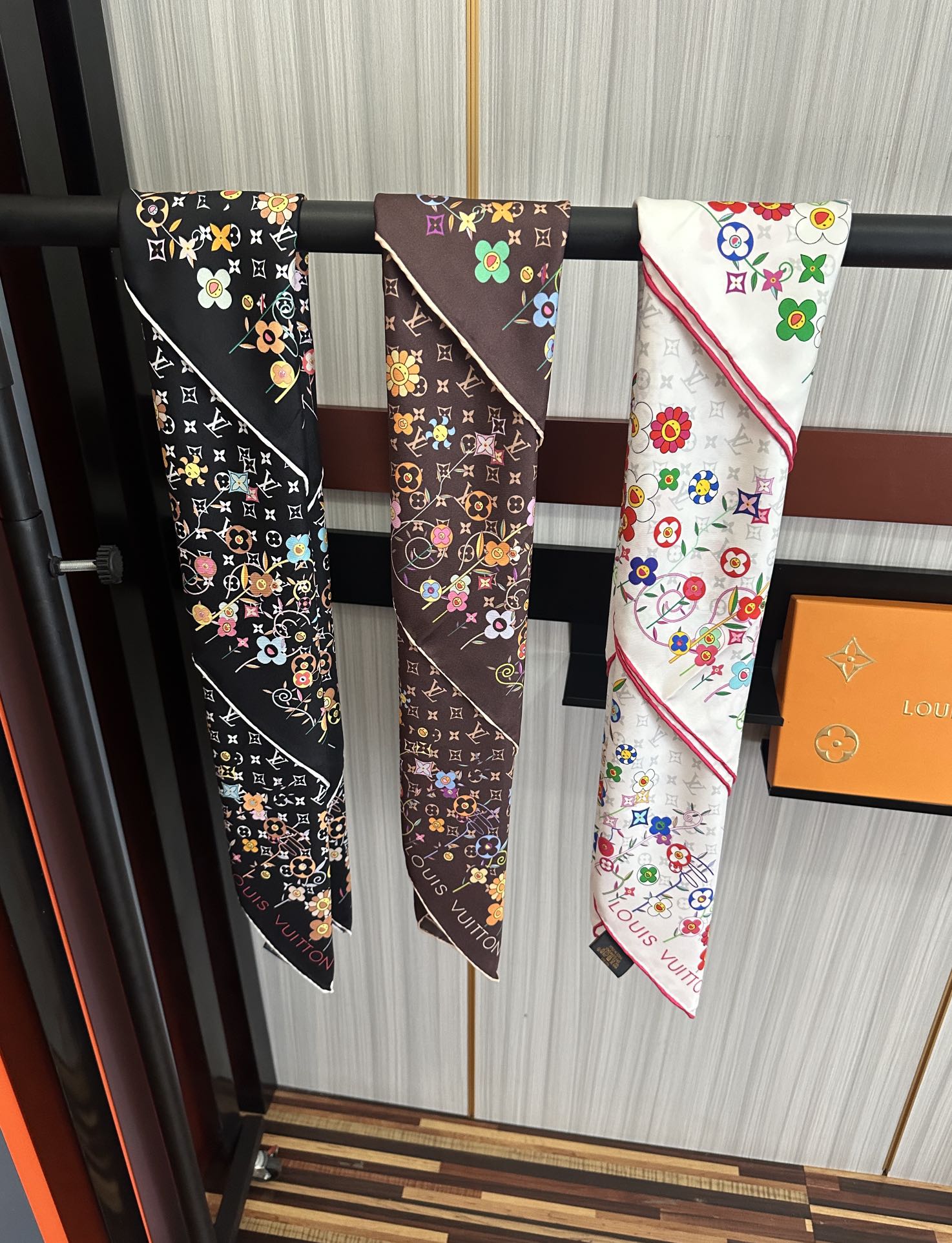 。高版本LV官网同步【双面同色】庆祝2025最新款“L家”通过别致的经典色彩向原创设计致敬太阳作品未经重