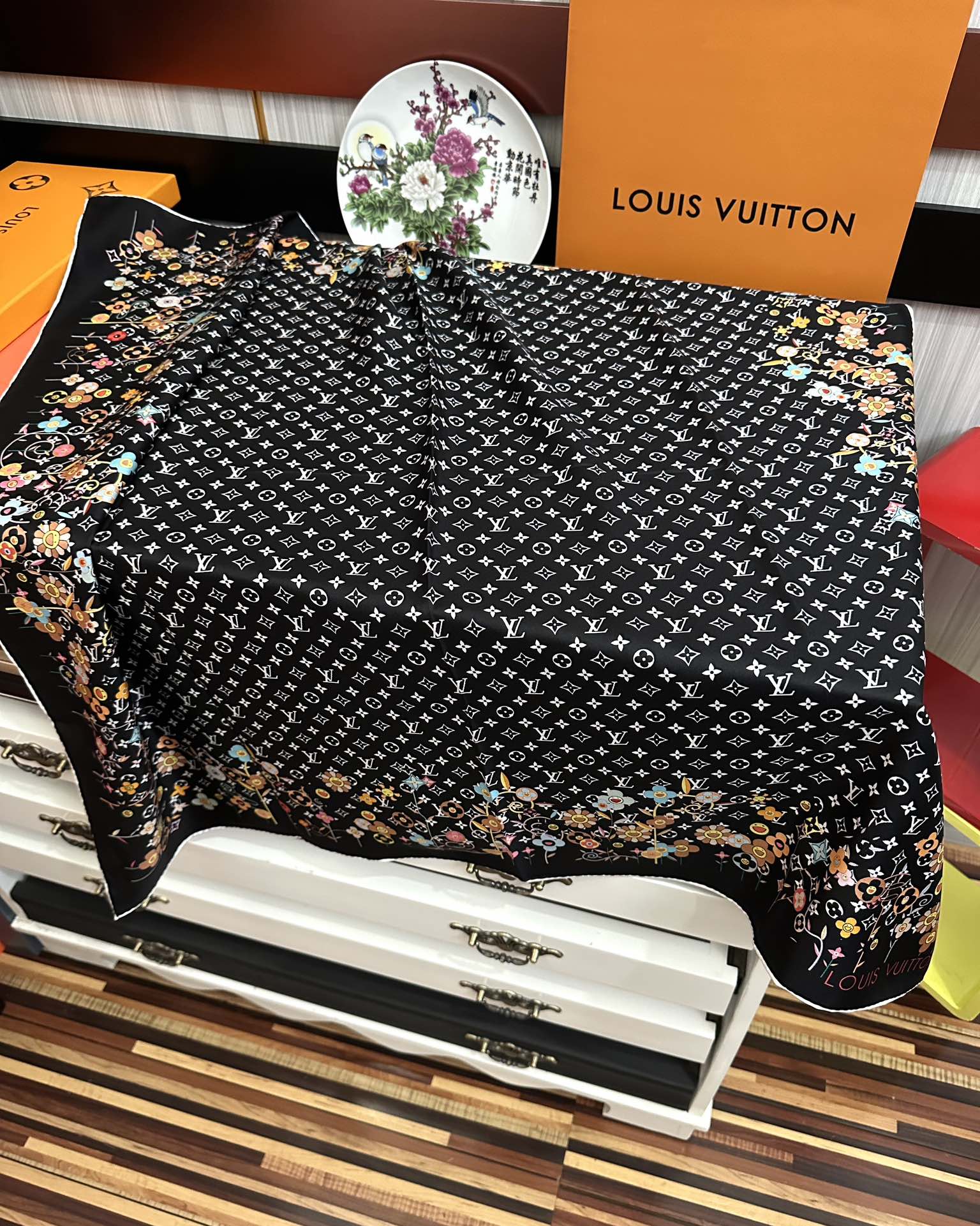 。高版本LV官网同步【双面同色】庆祝2025最新款“L家”通过别致的经典色彩向原创设计致敬太阳作品未经重