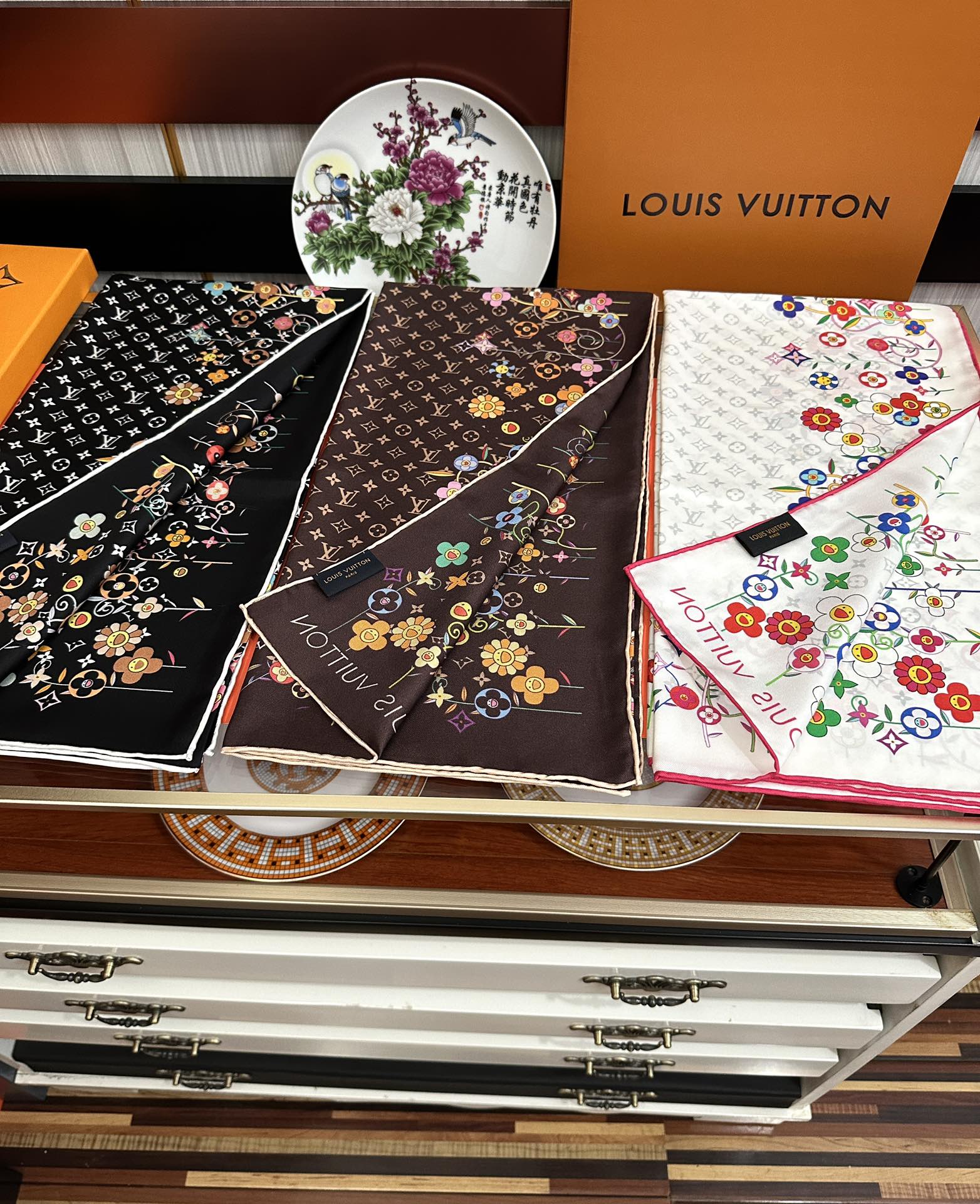 。高版本LV官网同步【双面同色】庆祝2025最新款“L家”通过别致的经典色彩向原创设计致敬太阳作品未经重