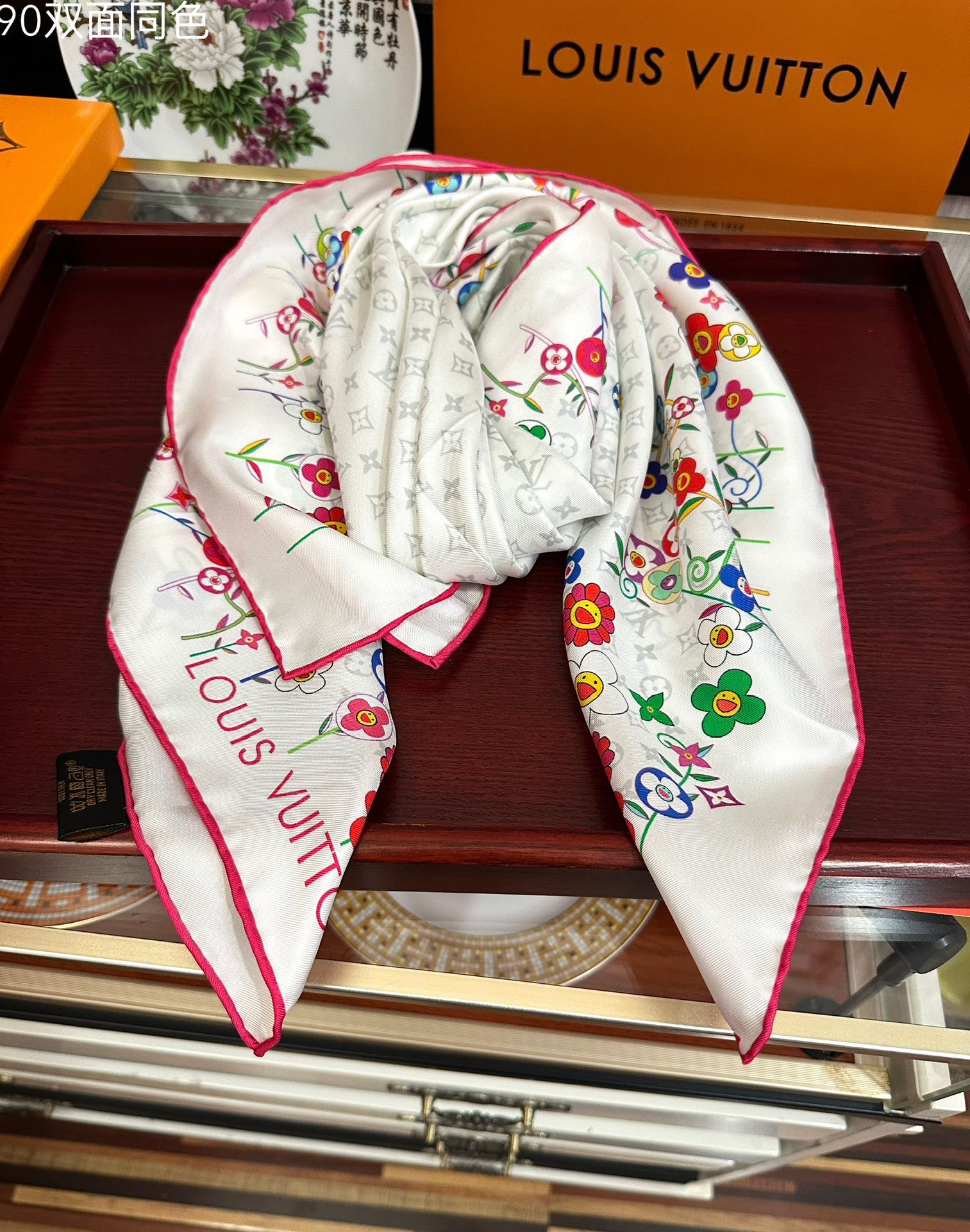 。高版本LV官网同步【双面同色】庆祝2025最新款“L家”通过别致的经典色彩向原创设计致敬太阳作品未经重