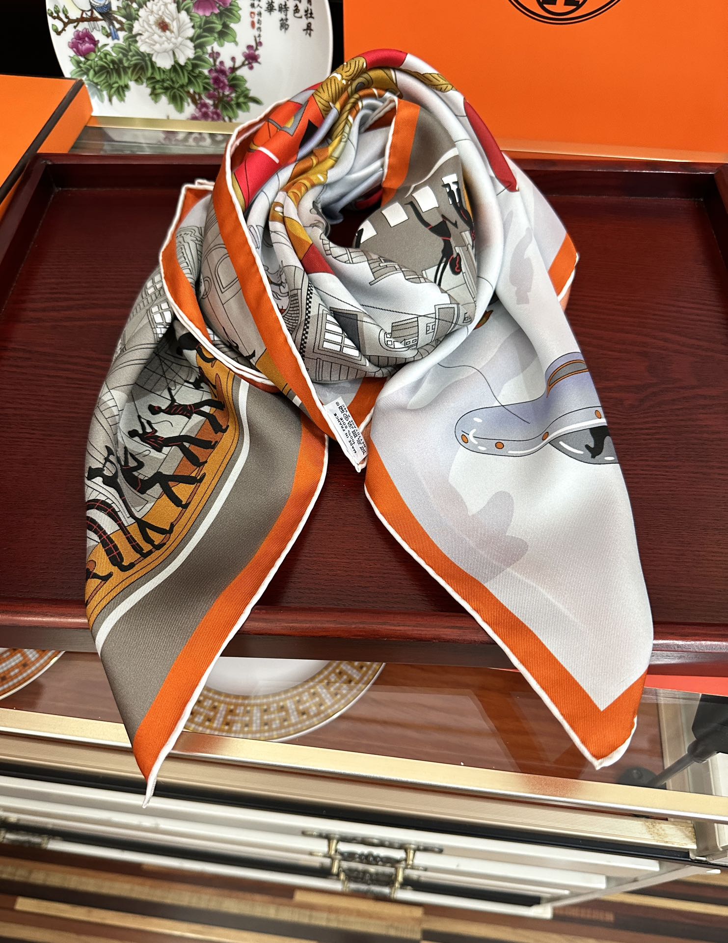 高版本。HERMES 2025官网同步 【爱马仕巡游】太阳精致卷边嘴唇品质感很显好得意好搭到上瘾的丝巾色