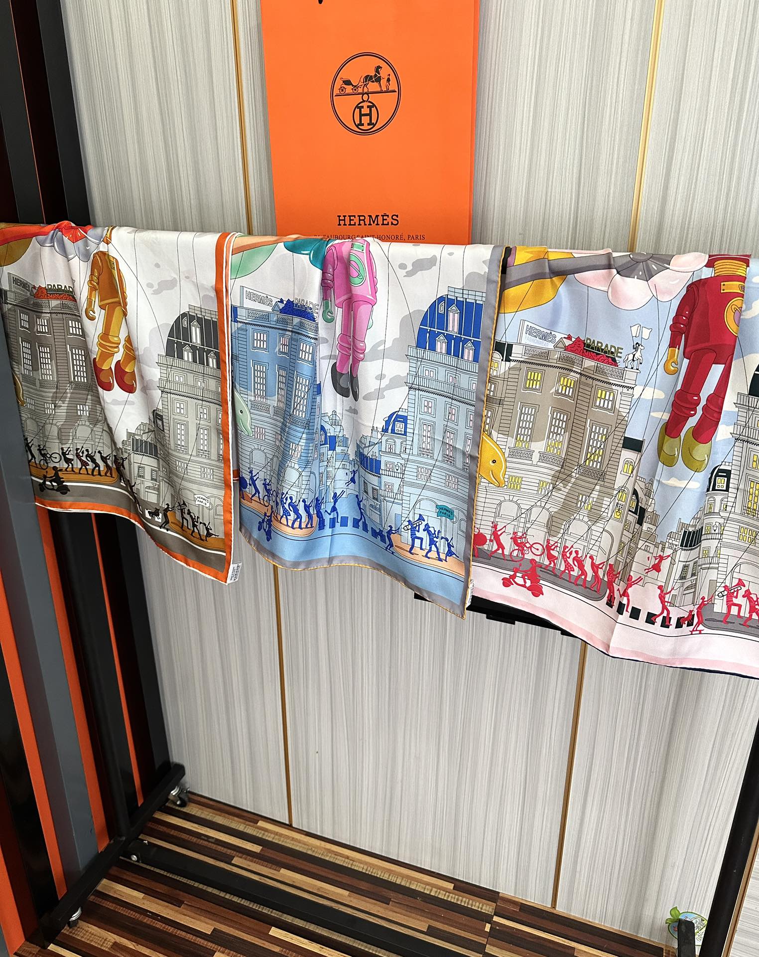 高版本。HERMES 2025官网同步 【爱马仕巡游】太阳精致卷边嘴唇品质感很显好得意好搭到上瘾的丝巾色