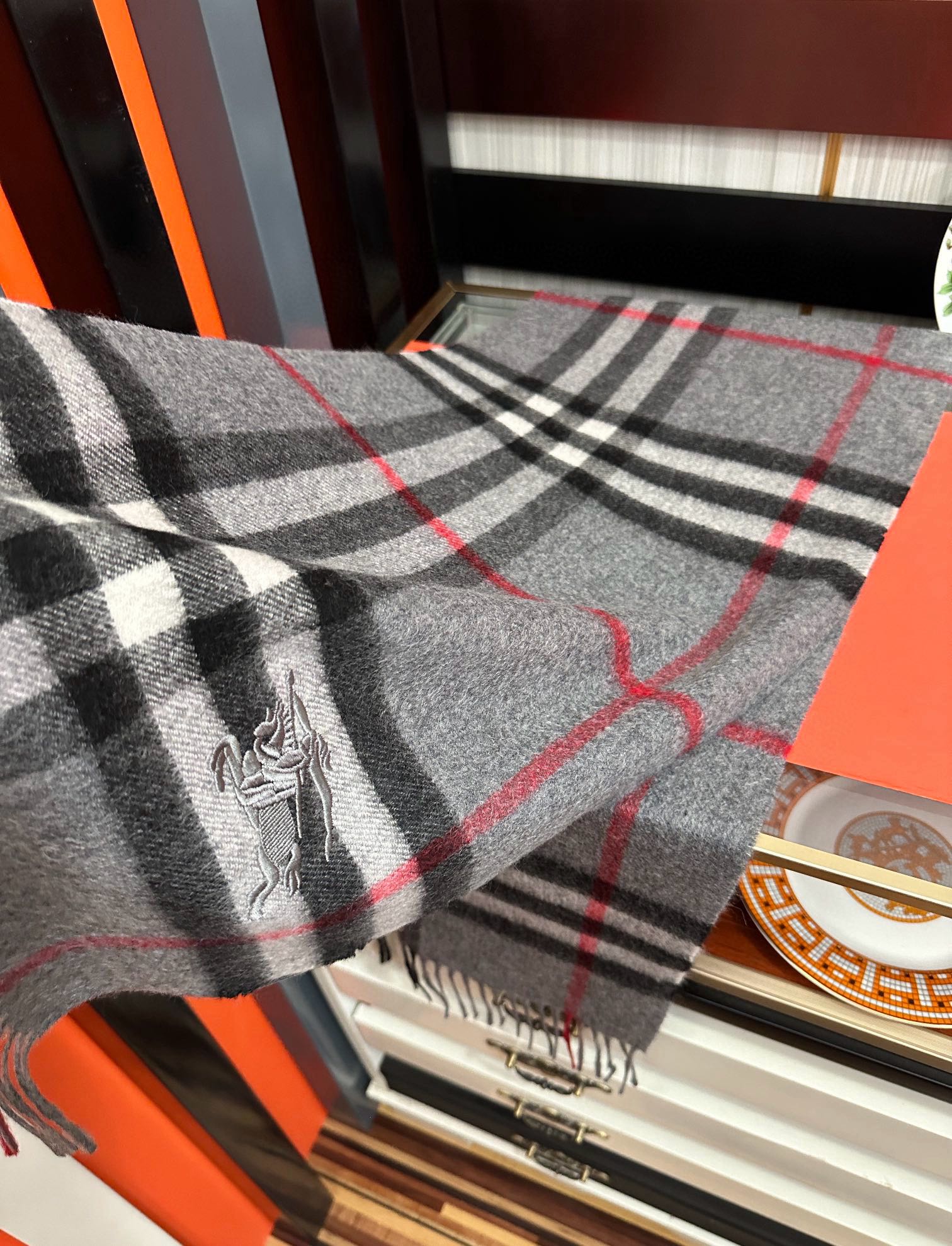  。85%羊绒 巴宝莉2025情侣款最爆款【采用内蒙古山羊绒】🎉男女士情侣款👫围巾‼️太美了😎让人耳目一