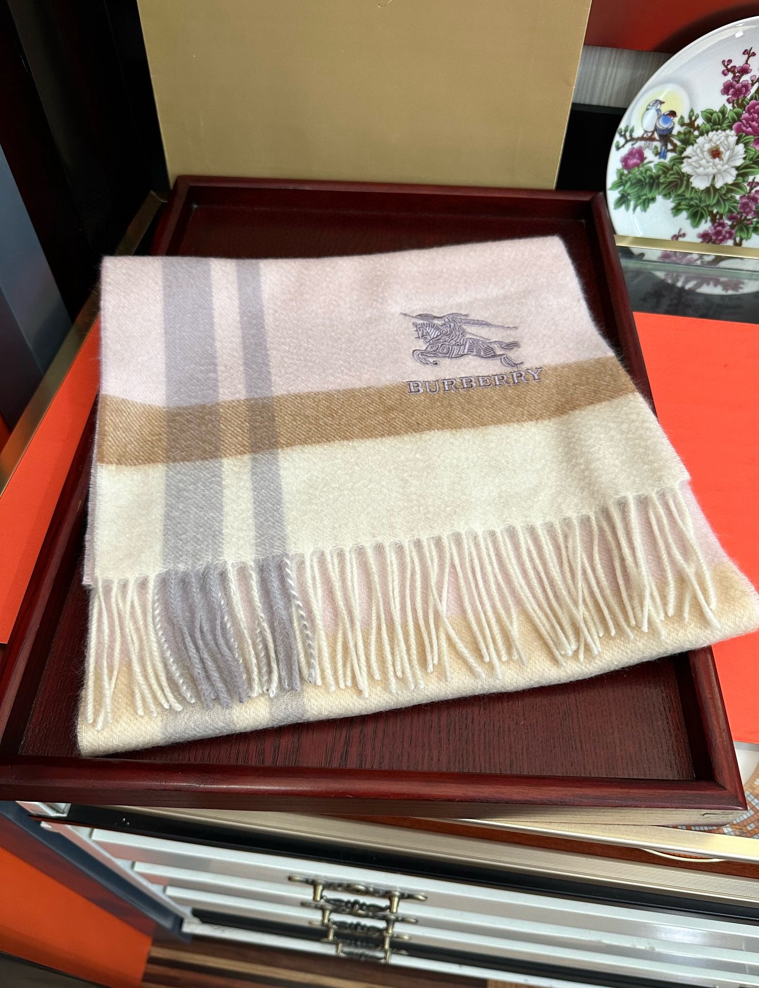 。85%山羊绒  2025 巴宝莉采用内蒙古顶级山羊绒，最新款男女通用情侣款👫重磅推荐💥 经典的格子，永