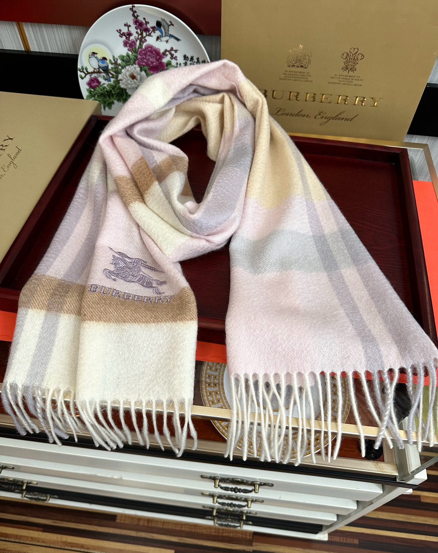 。85%山羊绒  2025 巴宝莉采用内蒙古顶级山羊绒，最新款男女通用情侣款👫重磅推荐💥 经典的格子，永