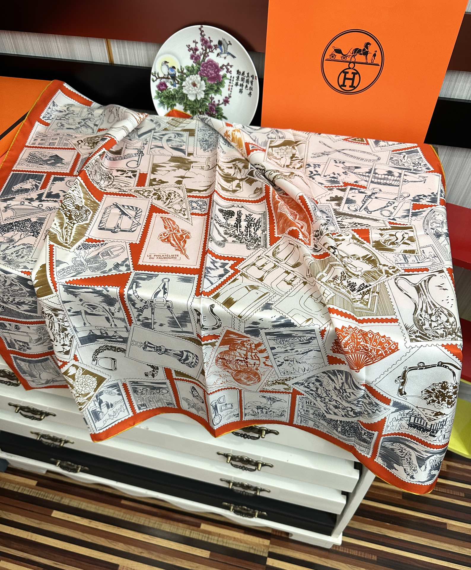 上新2025 。HERMES 重磅庆祝【福宝集邮者】90方巾嘴唇精简时髦，太美了 品质感很显好得意好搭到