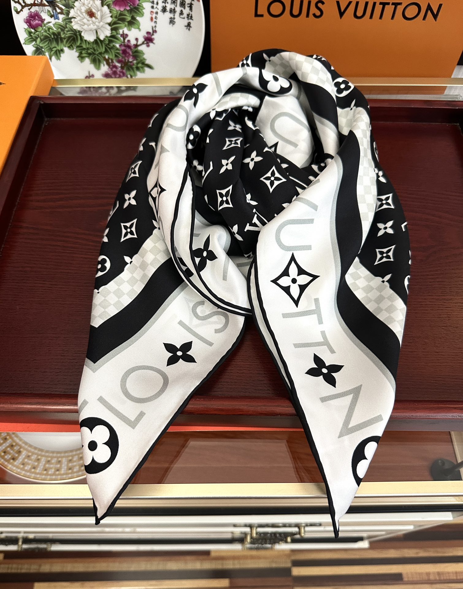 太阳 LV 25官网同步【双面同色】随便怎么围都好看發太美了庆祝顶级的设计發风格非常适合夏天搭配色随便怎