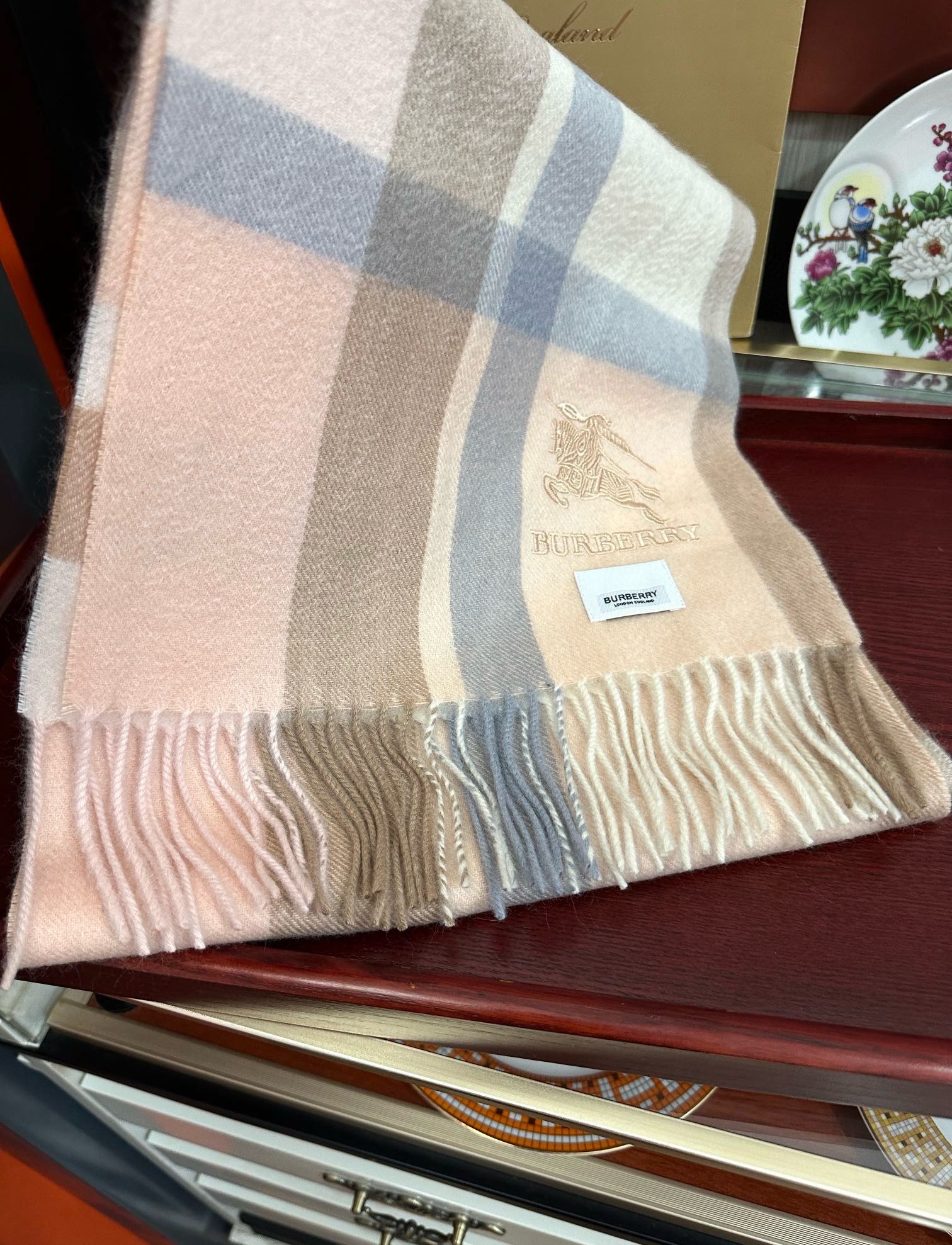 。85%山羊绒  2025巴宝莉【刺绣战马】采用内蒙古顶级山羊绒 最新款男女通用情侣款👫重磅推荐💥 经典