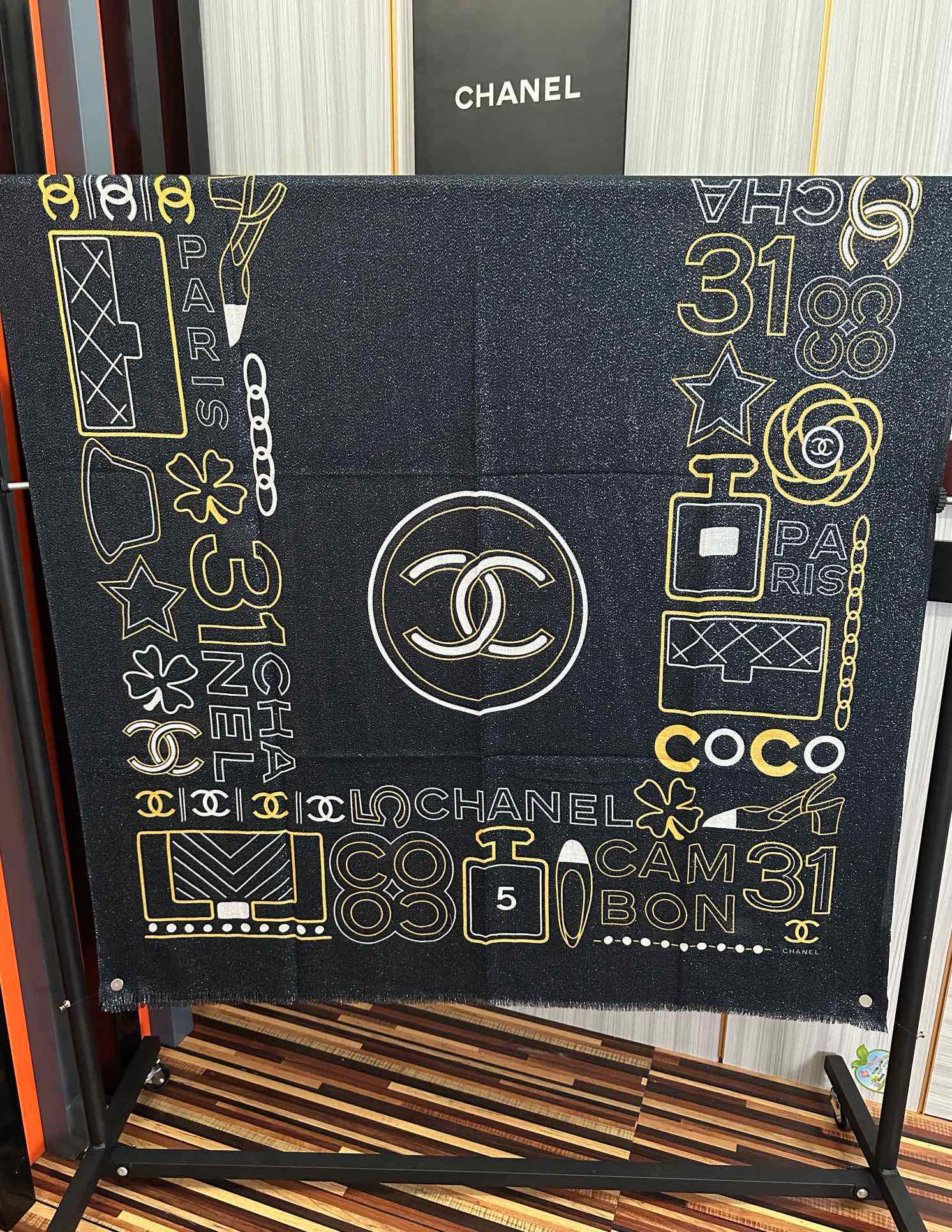 。上新小香 银丝2025 最新款吃瓜闪闪发光咖啡顶级设计太美了，真心赞👍【羊绒绒长巾】😘💍实物真心美 🎀