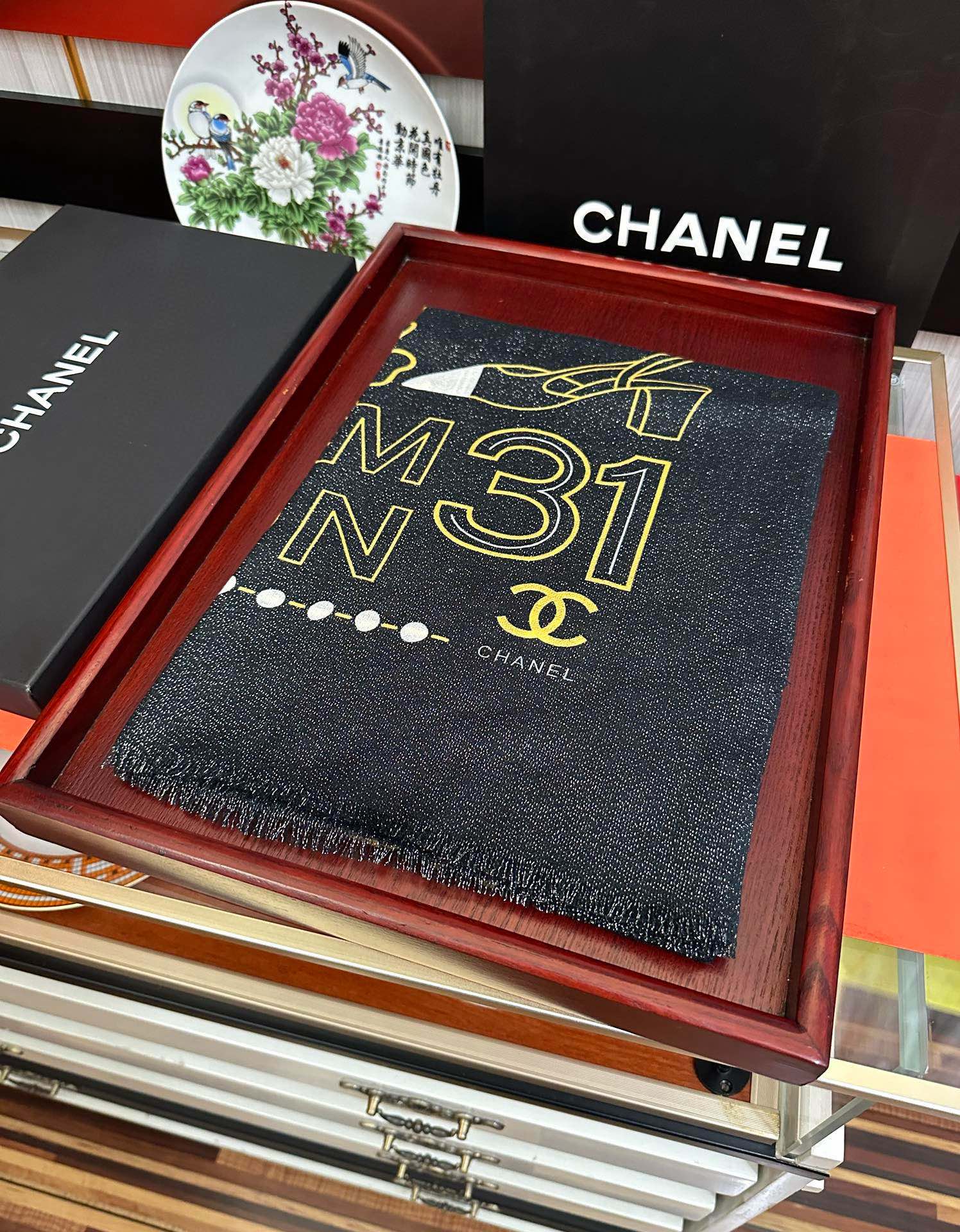 。上新小香 银丝2025 最新款吃瓜闪闪发光咖啡顶级设计太美了，真心赞👍【羊绒绒长巾】😘💍实物真心美 🎀