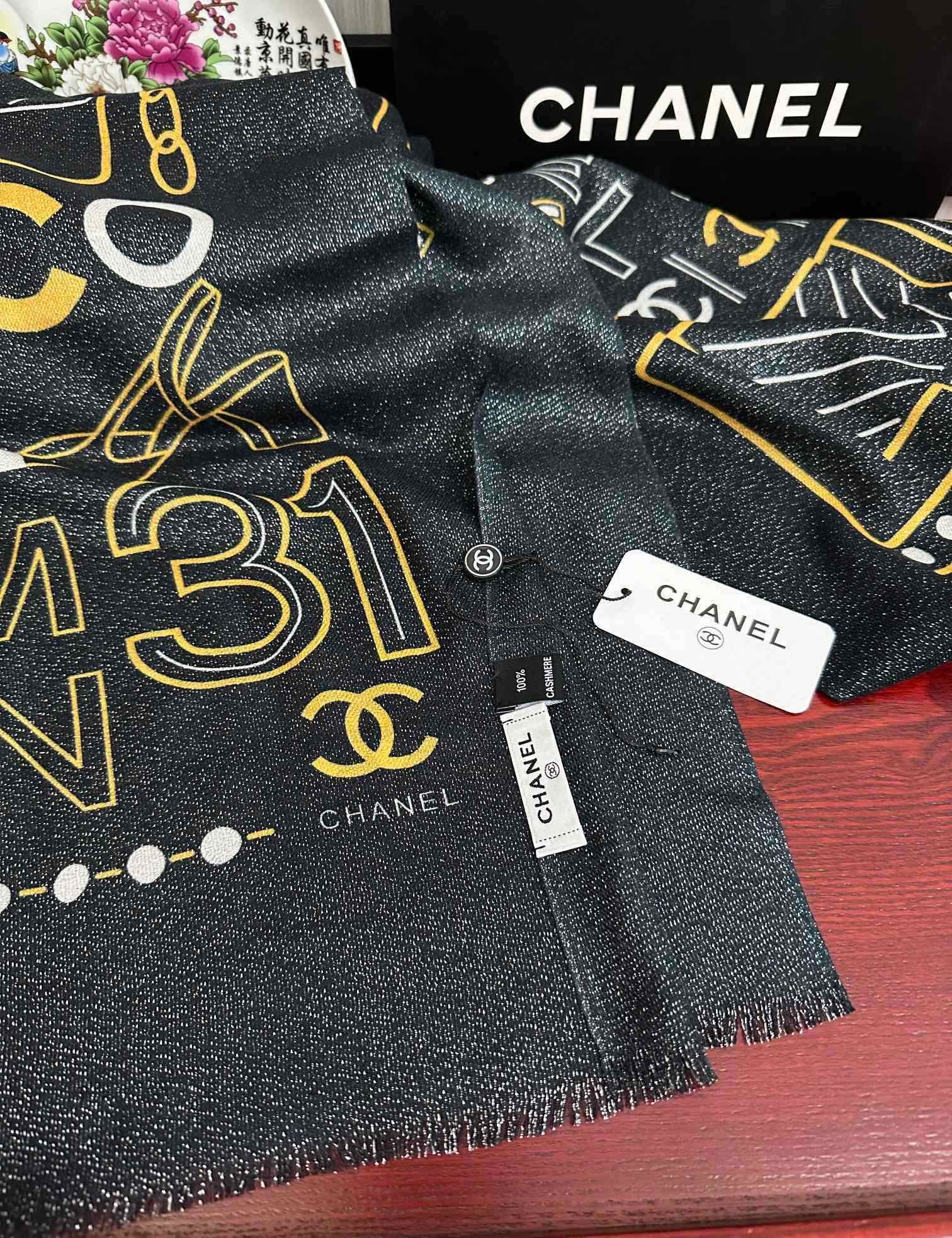 。上新小香 银丝2025 最新款吃瓜闪闪发光咖啡顶级设计太美了，真心赞👍【羊绒绒长巾】😘💍实物真心美 🎀