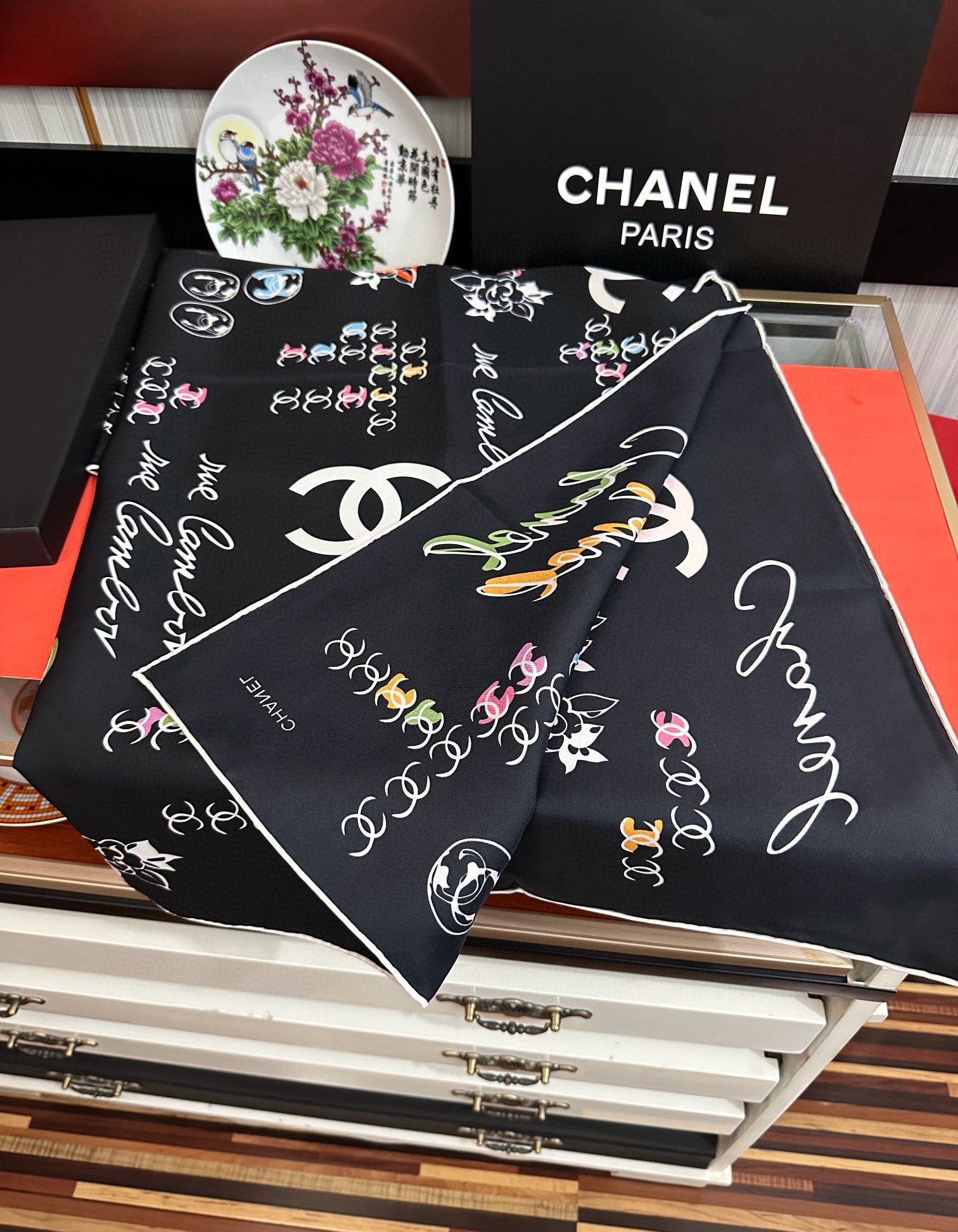 。双面同色 香奈儿18姆米 高版本👍香奶奶永远都是比较经典發一条印有字母Logo交织图案巧妙搭配得意简直