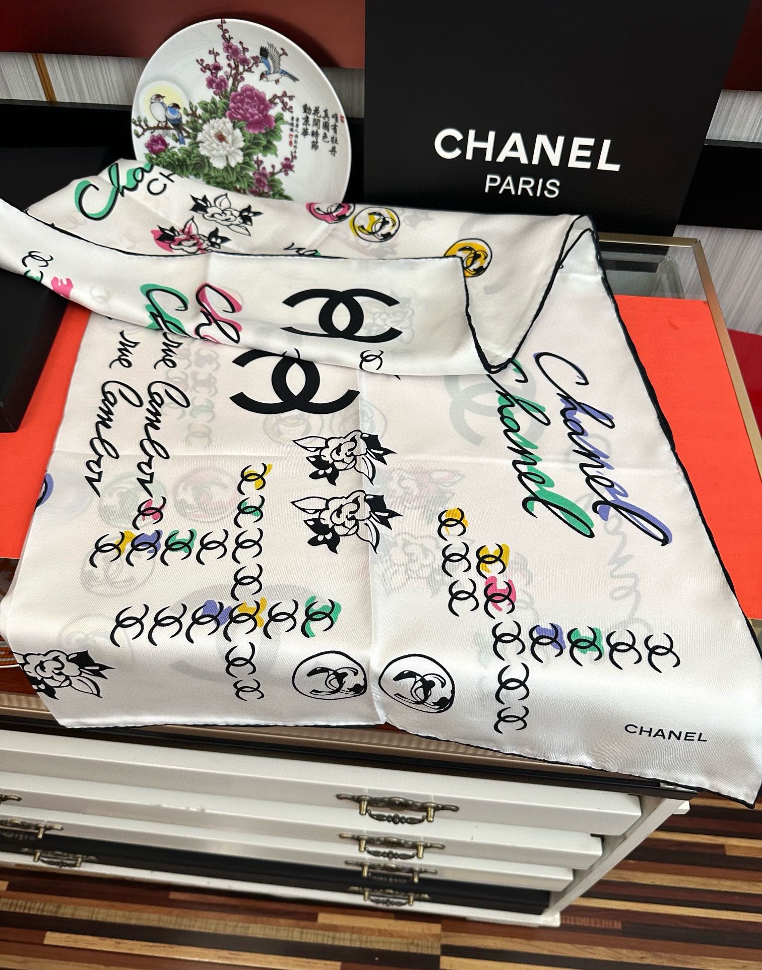 。双面同色 香奈儿18姆米 高版本👍香奶奶永远都是比较经典發一条印有字母Logo交织图案巧妙搭配得意简直