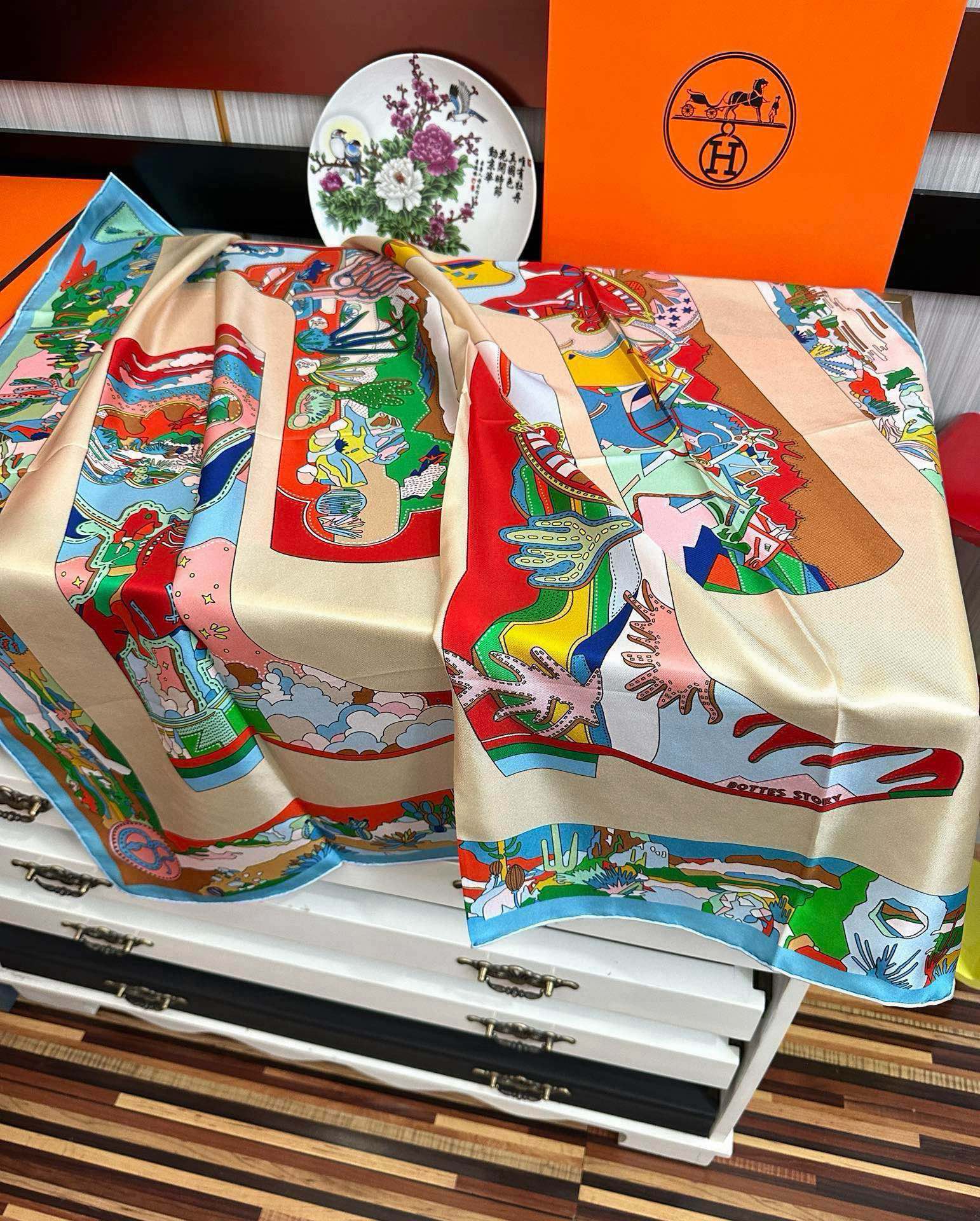 高版本2025 。HERMES 重磅庆祝女士小姐姐们必备款方巾嘴唇精简时髦，太美了發品质感很显好得意好搭