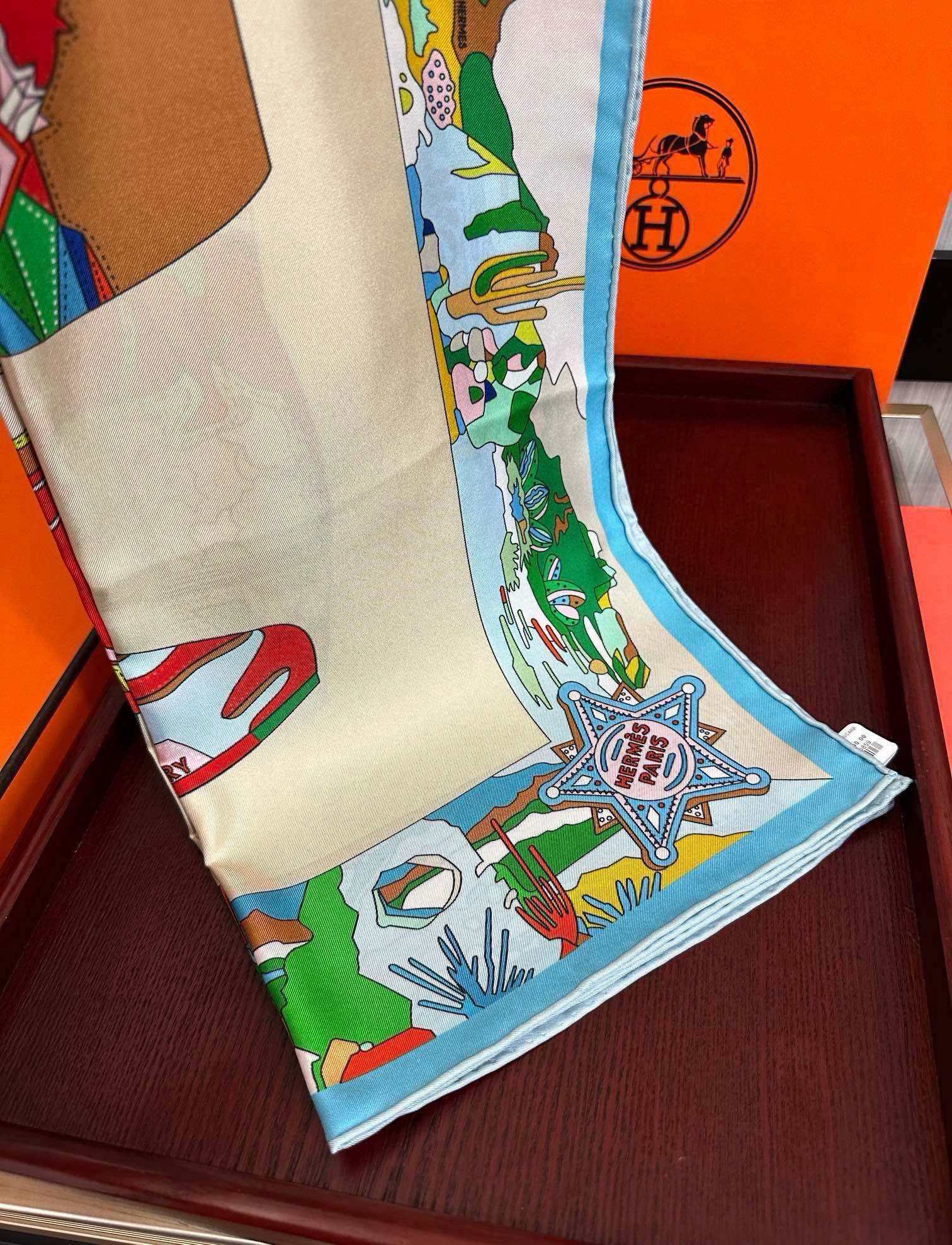 高版本2025 。HERMES 重磅庆祝女士小姐姐们必备款方巾嘴唇精简时髦，太美了發品质感很显好得意好搭